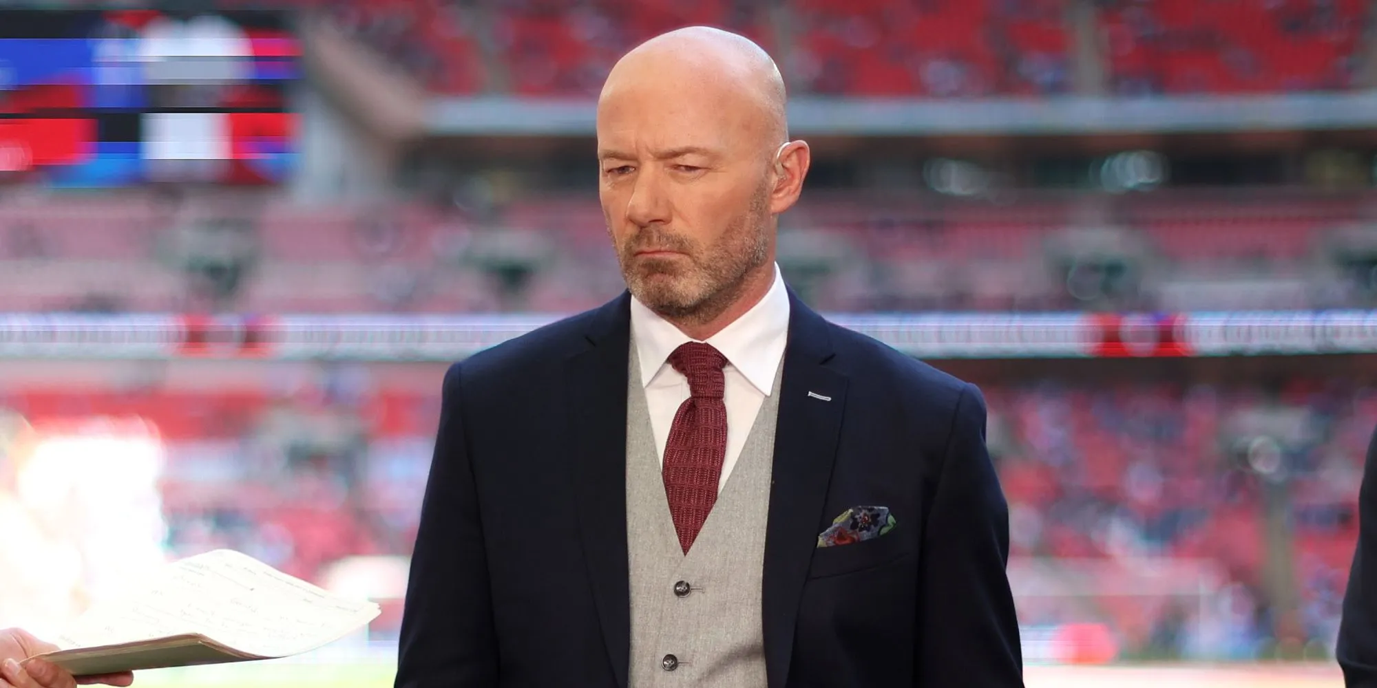 Alan Shearer, huyền thoại ghi bàn Ngoại hạng Anh, đưa ra lựa chọn về các bản hợp đồng giá trị nhất