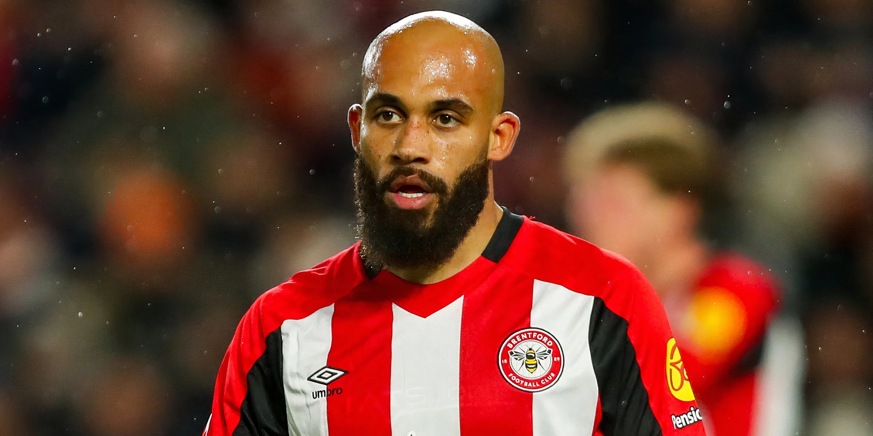 Bryan Mbeumo đi bóng tốc độ trong màu áo Brentford tại Ngoại hạng Anh