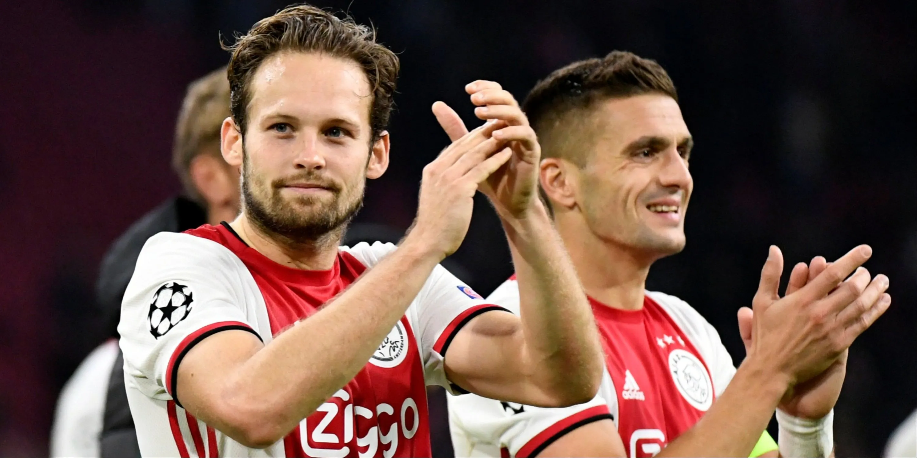 Các cầu thủ Ajax ăn mừng chiến thắng trong một trận đấu quan trọng