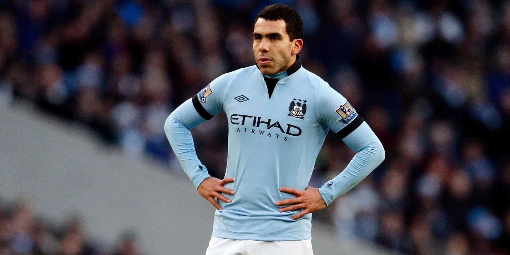 Carlos Tevez thi đấu cho Manchester City