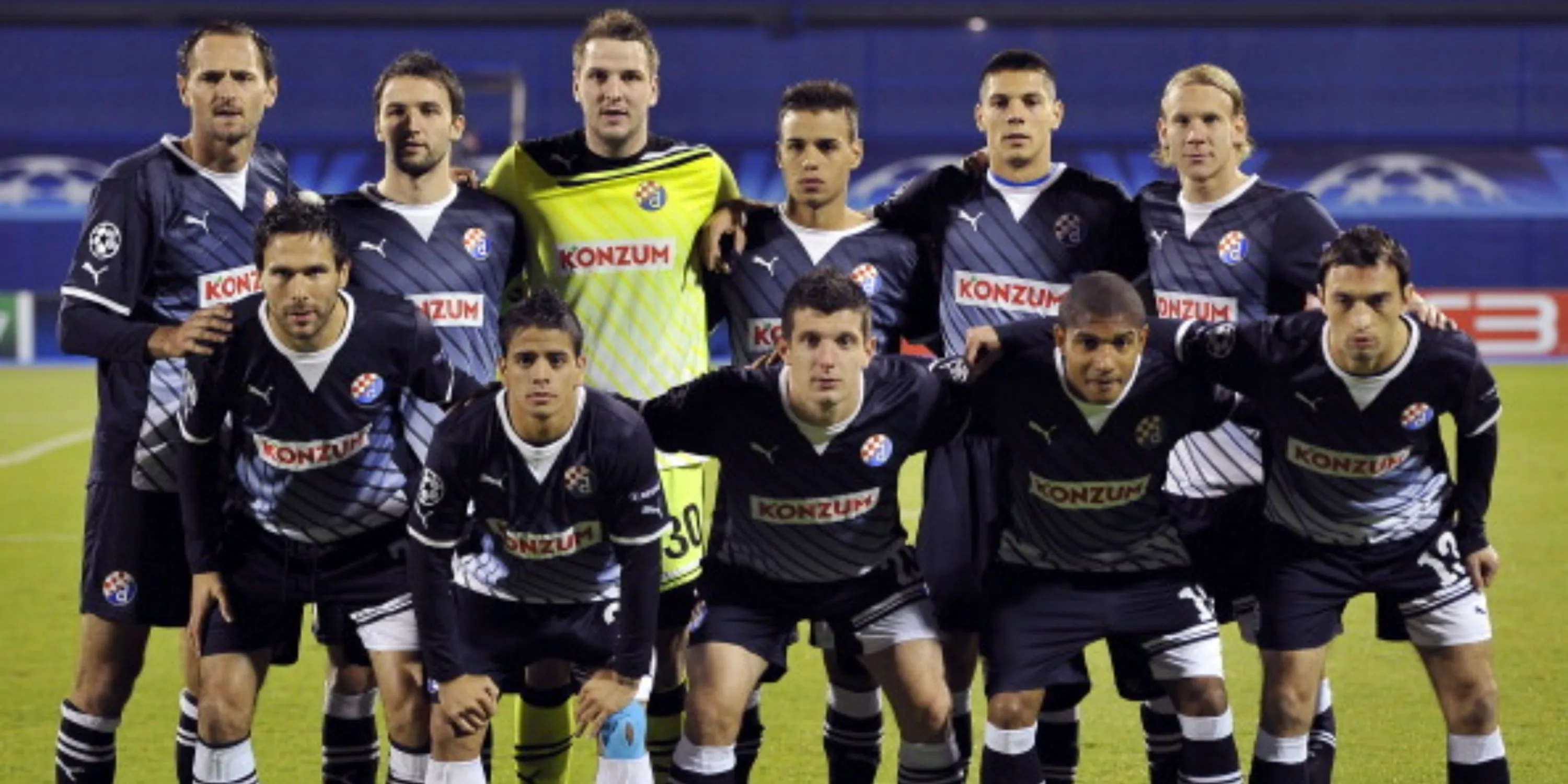Đội hình Dinamo Zagreb chụp ảnh tập thể trước trận đấu