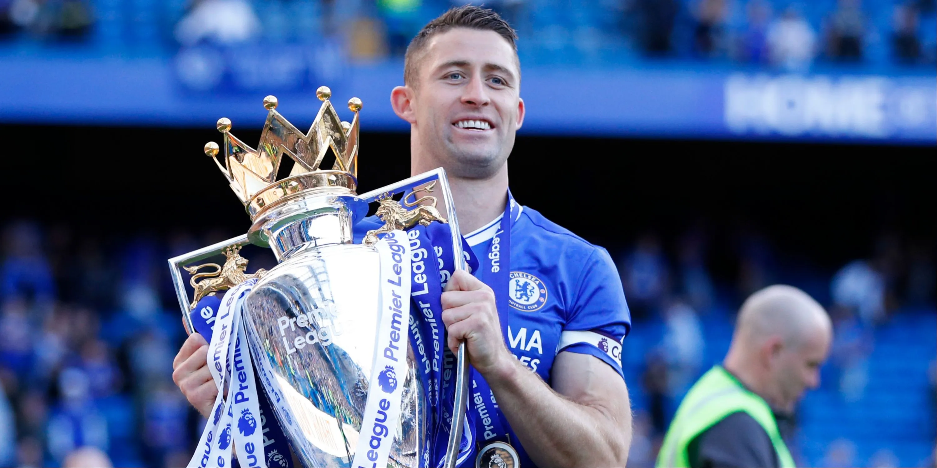 Gary Cahill ăn mừng bàn thắng cho Chelsea