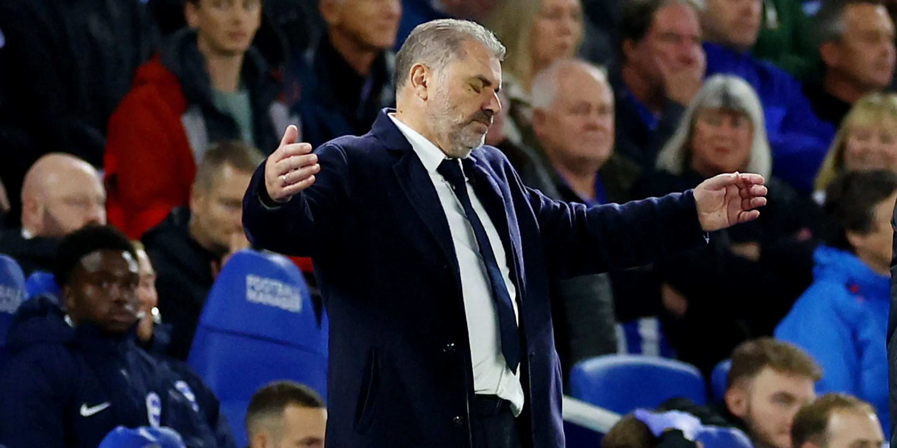 HLV Ange Postecoglou đối mặt tương lai bất định tại Tottenham