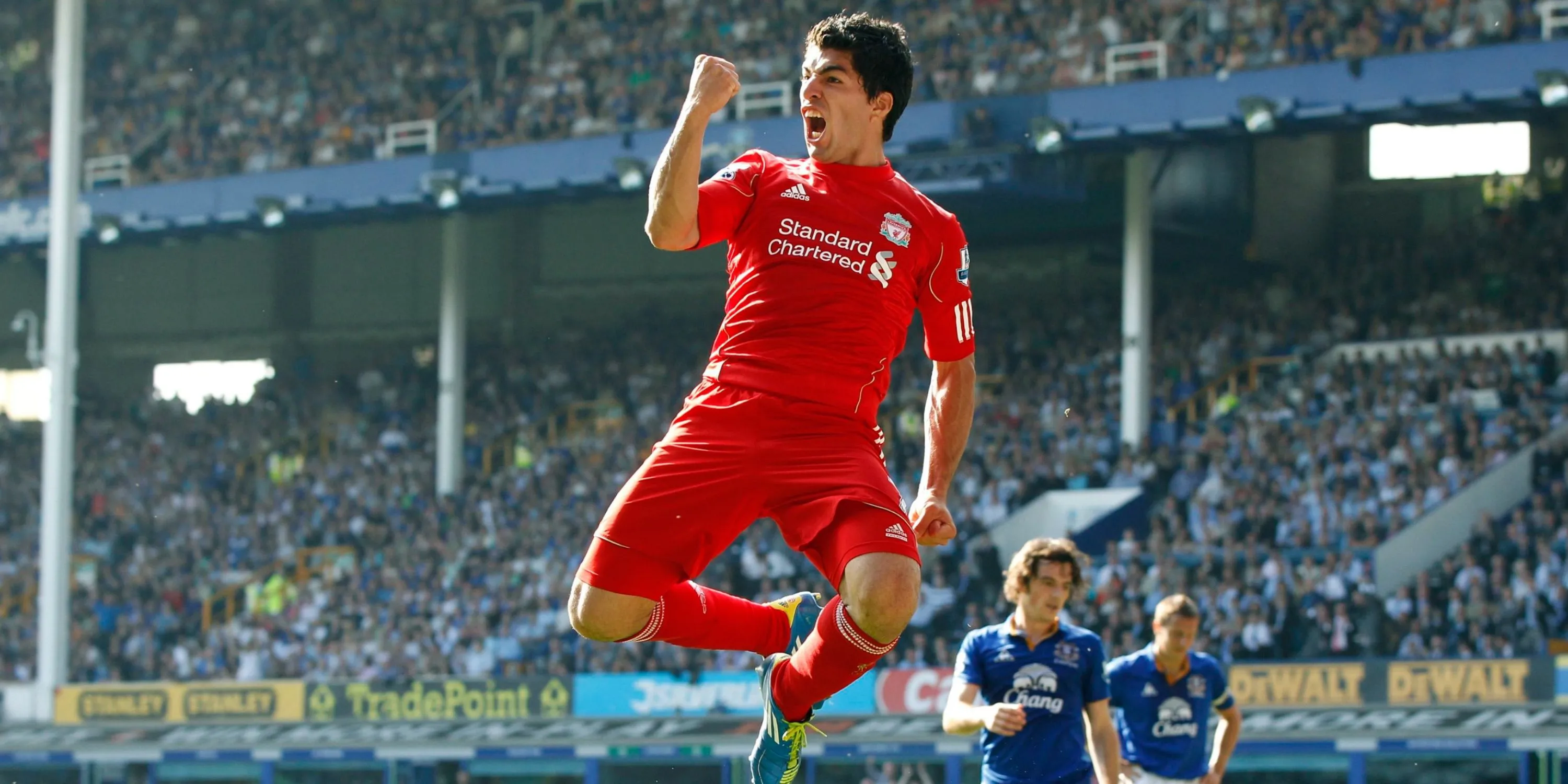 Luis Suarez thi đấu bùng nổ trong màu áo Liverpool