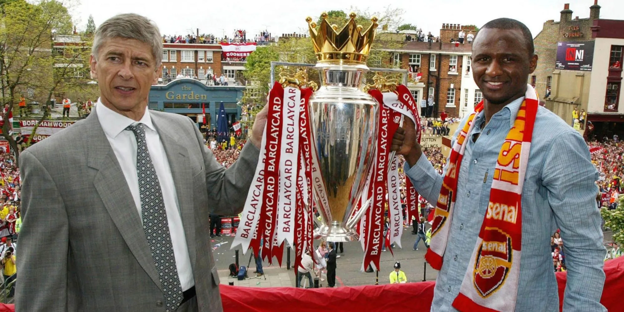 Patrick Vieira trong màu áo Arsenal mùa giải Invincibles