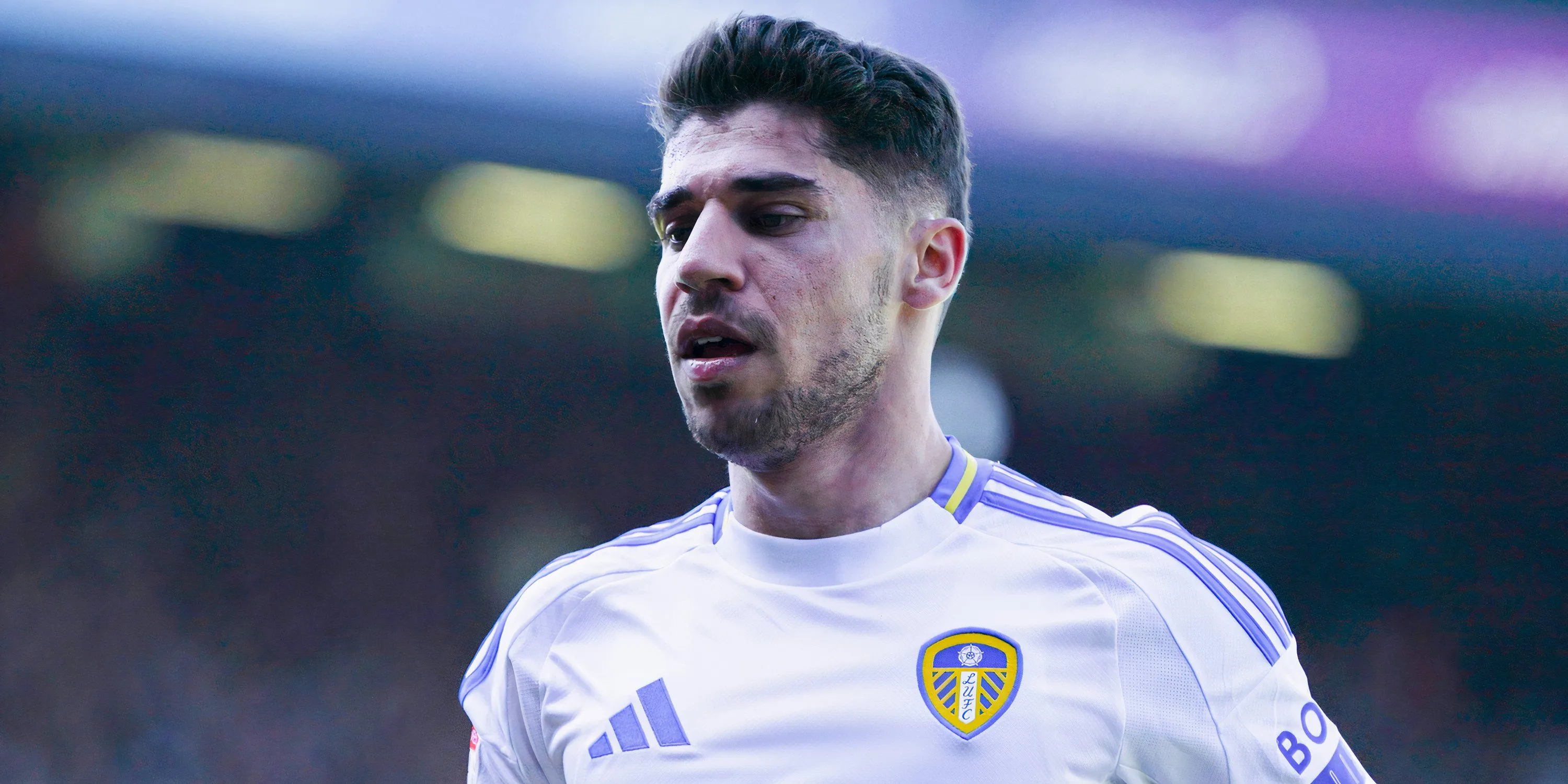 Pha xử lý bóng của Manor Solomon trong trận đấu quan trọng của Leeds United