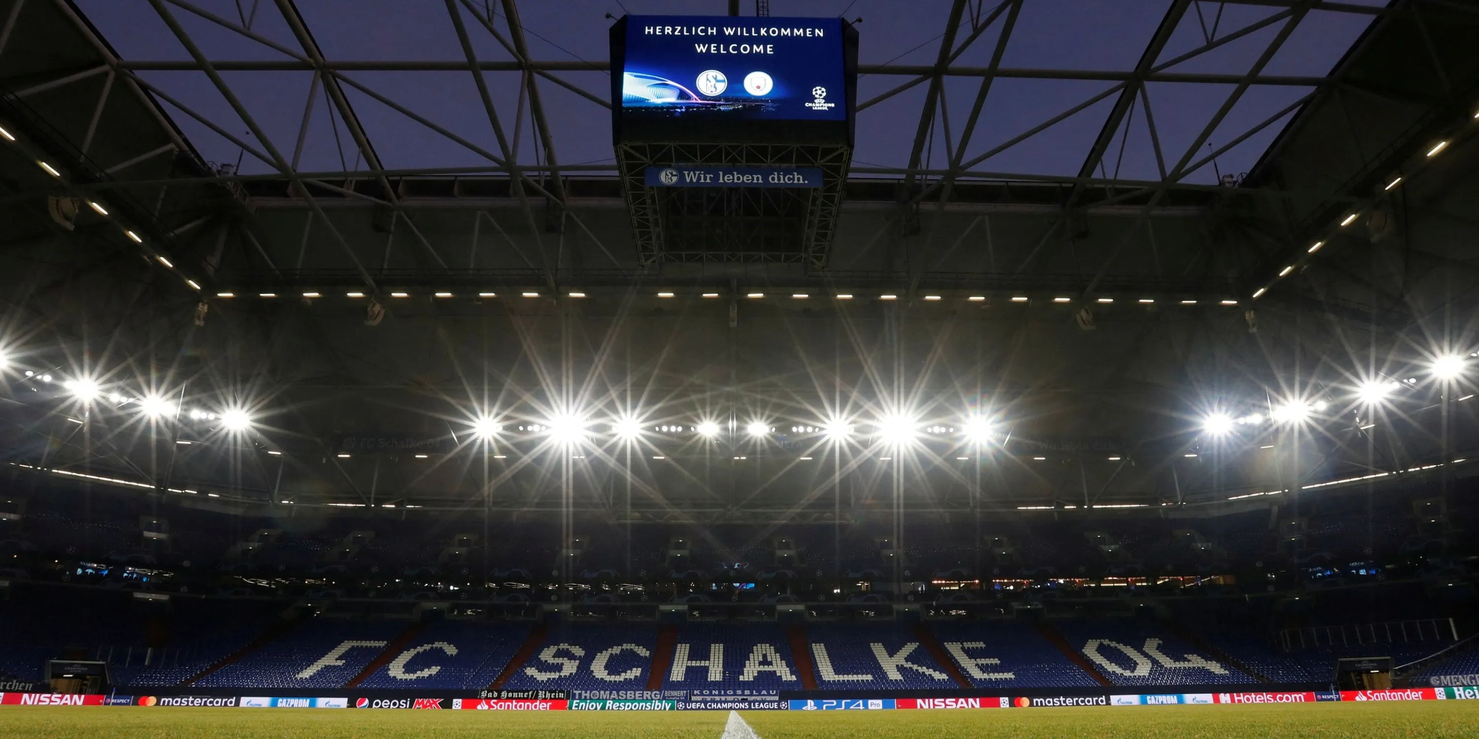 Sân vận động Veltins-Arena, sân nhà của CLB Schalke 04 tại Gelsenkirchen