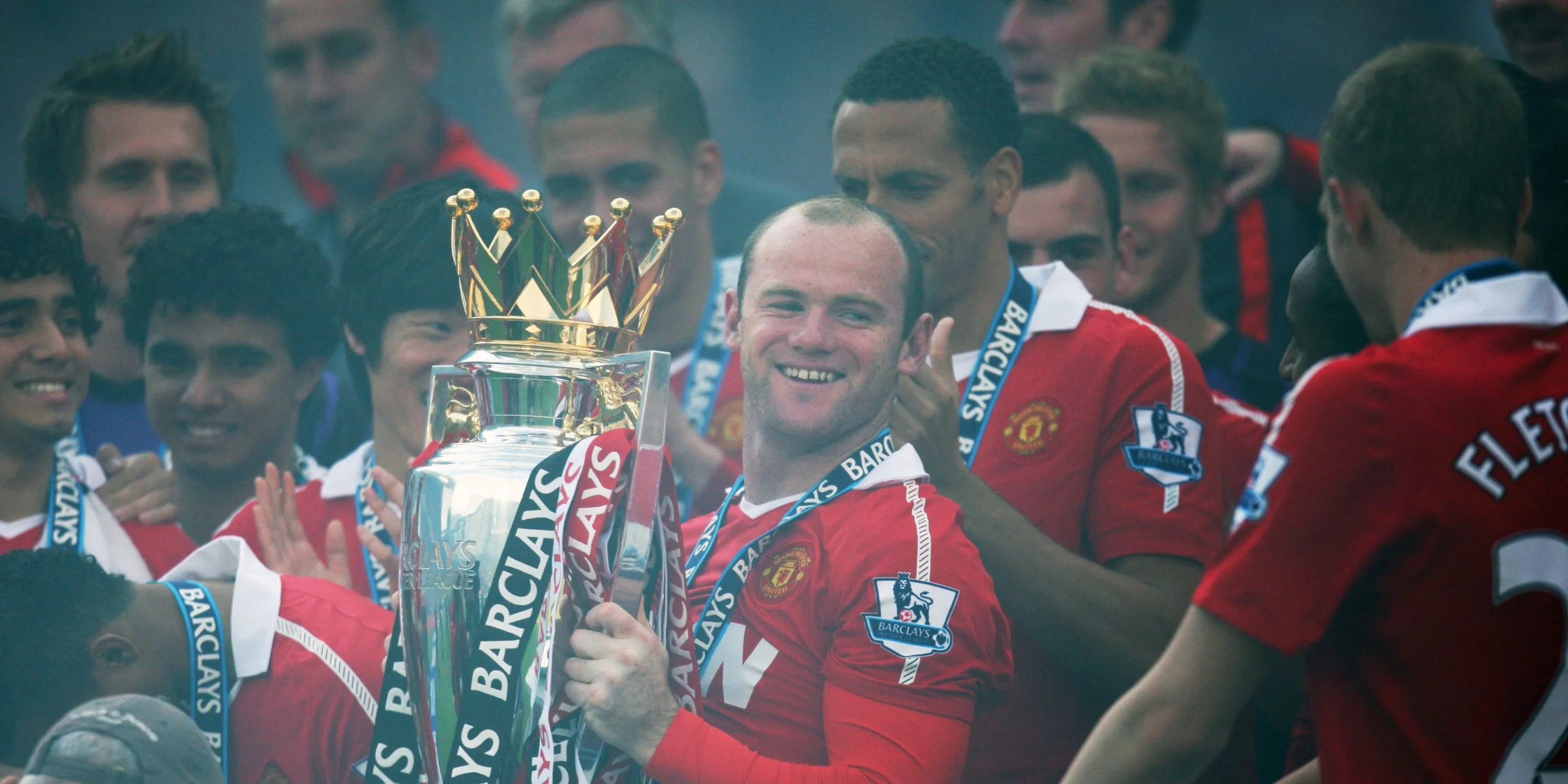 Wayne Rooney, tiền đạo lừng danh của Manchester United, ăn mừng một trong 5 chức vô địch Premier League