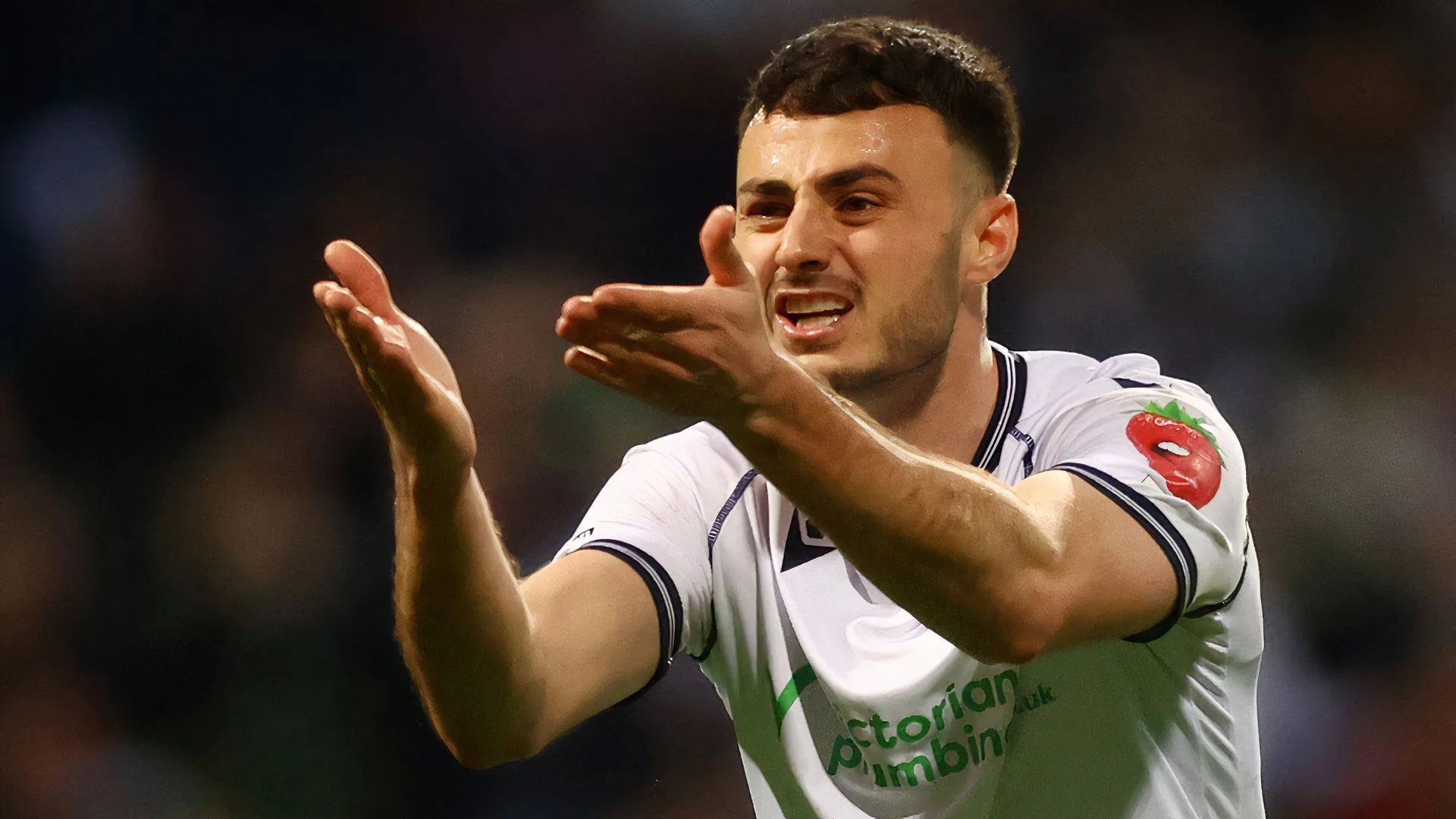 Aaron Collins tiền đạo Bolton Wanderers mục tiêu tiềm năng của Sheffield Wednesday