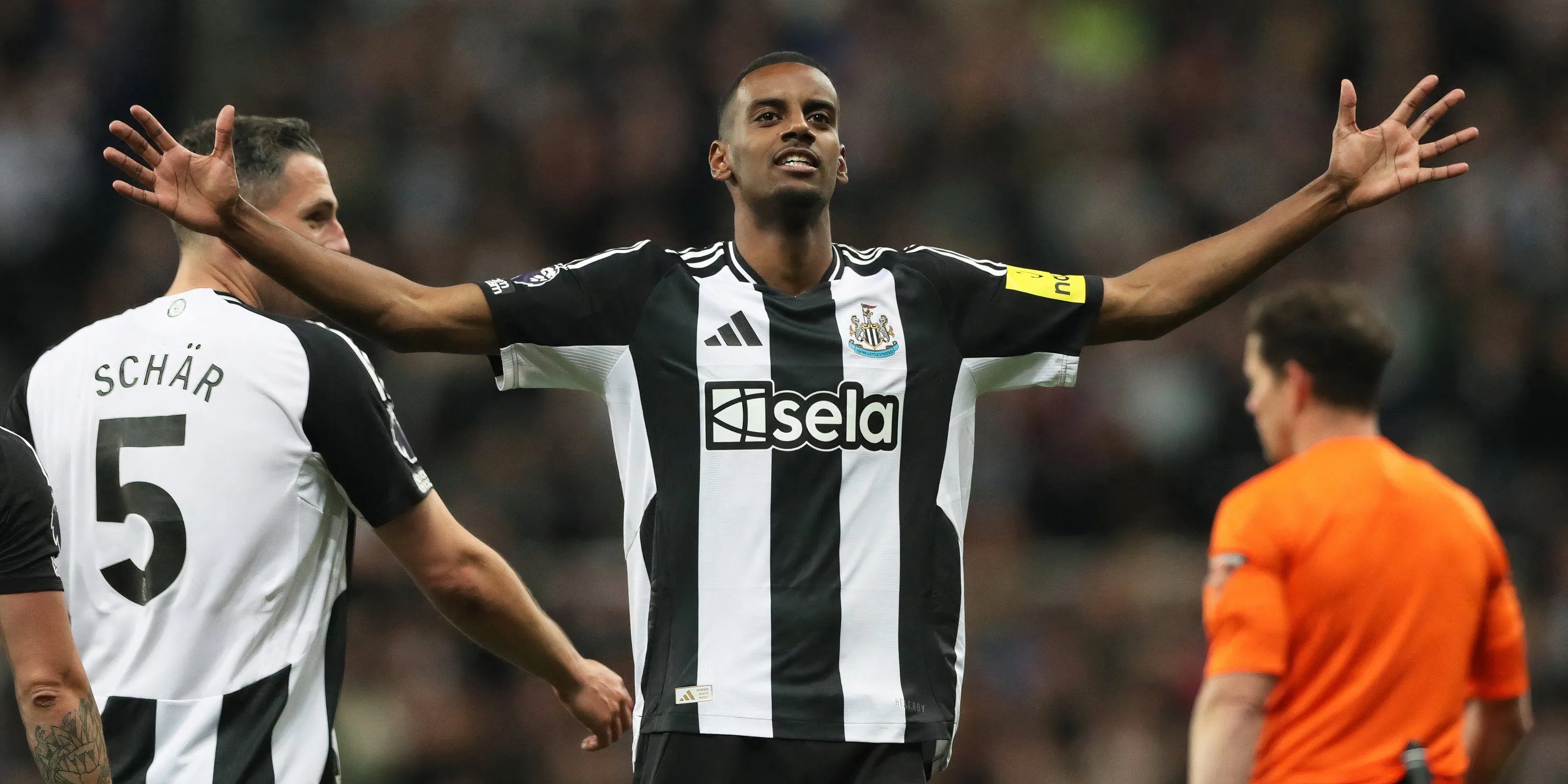 Alexander Isak ăn mừng bàn thắng cho Newcastle United