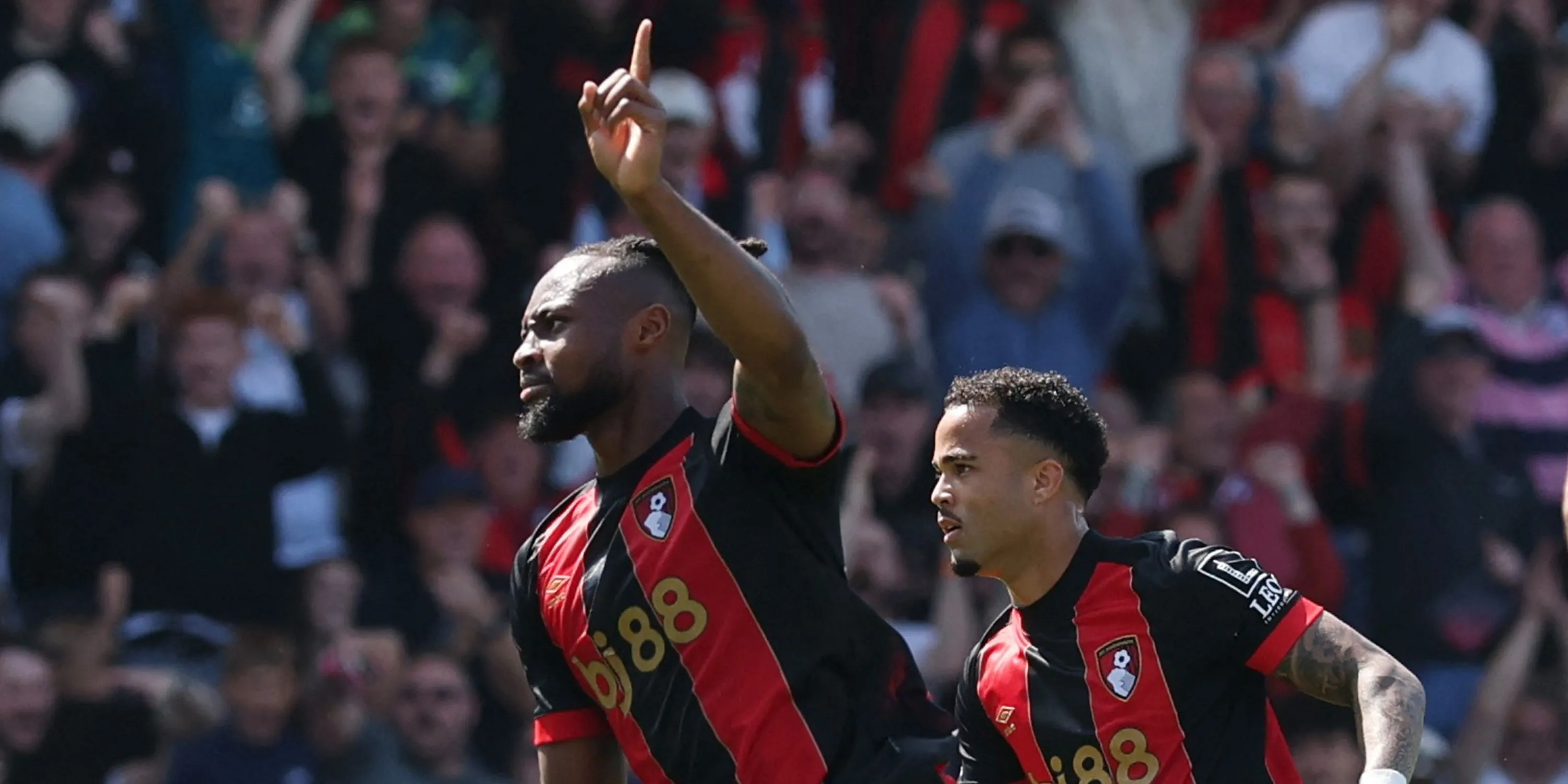 Antoine Semenyo ăn mừng bàn thắng trong màu áo Bournemouth