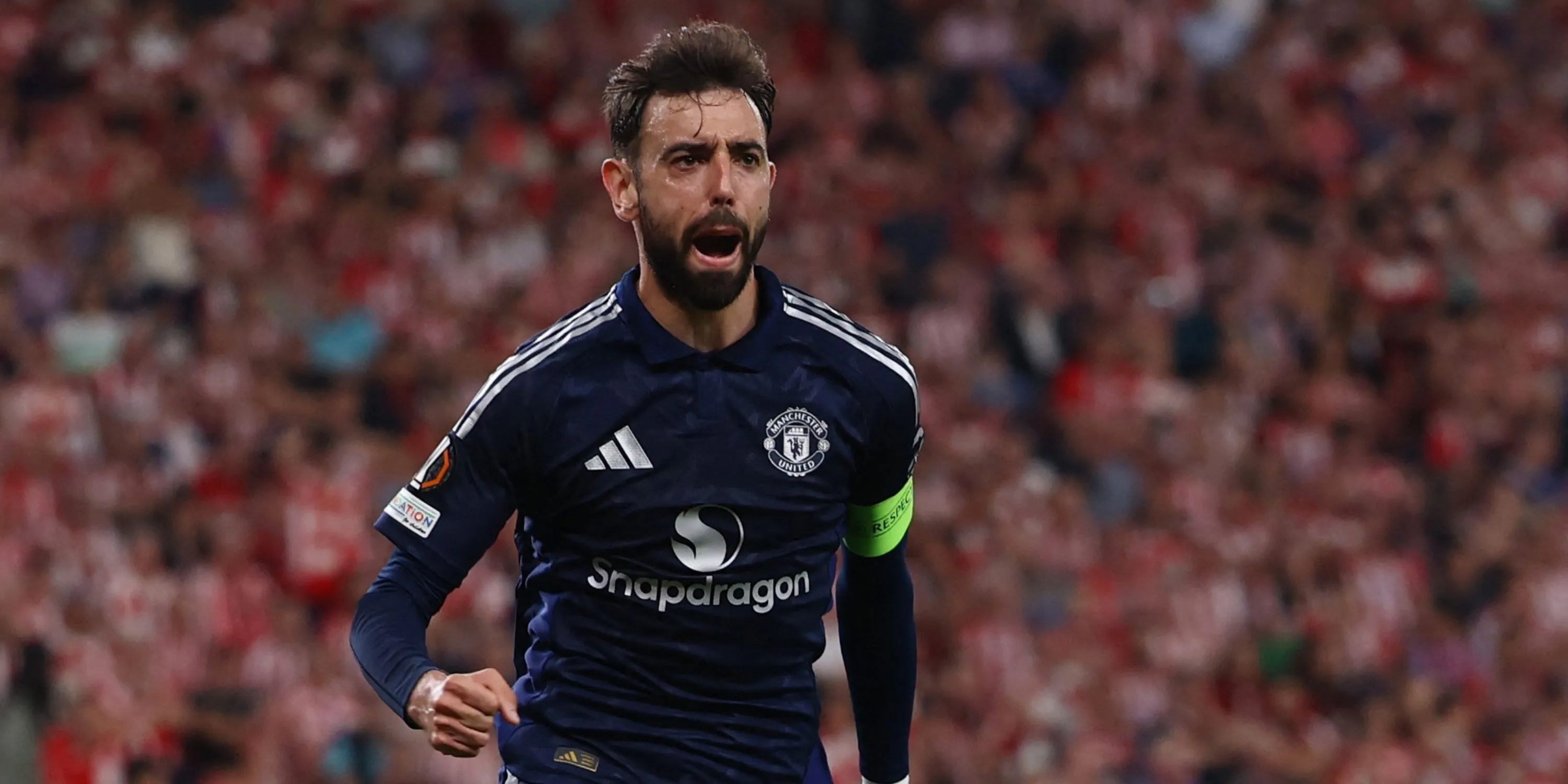 Bruno Fernandes thi đấu cho Manchester United tại Premier League