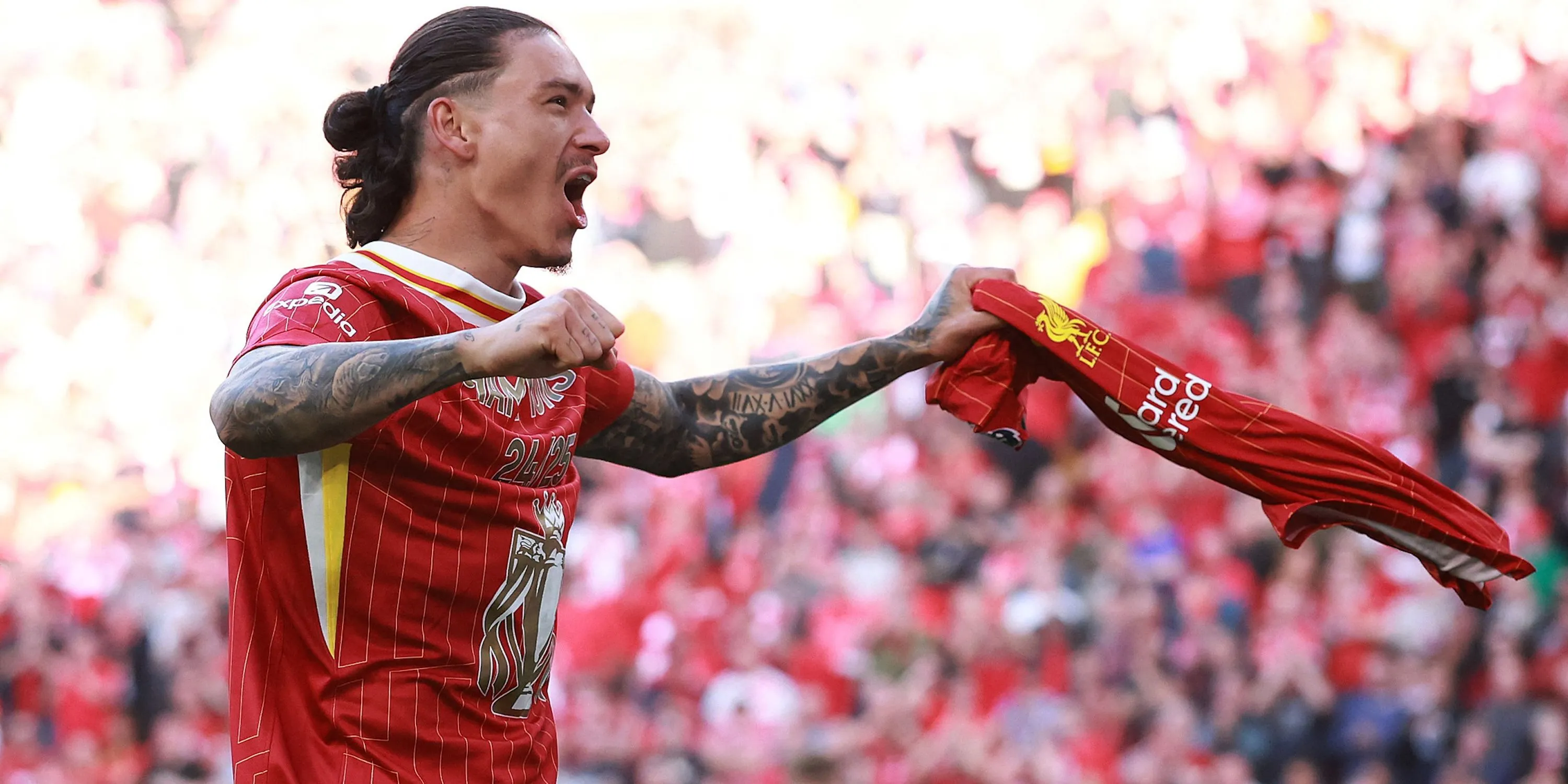 Darwin Nunez của Liverpool ăn mừng sau khi giành chức vô địch Premier League