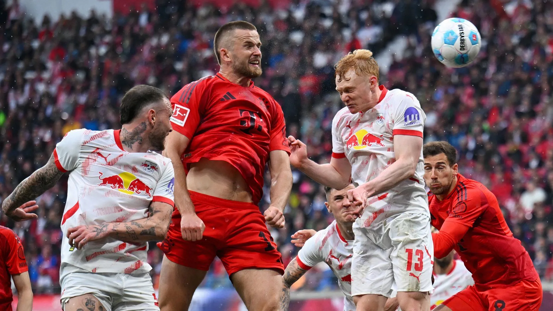 Eric Dier thi đấu trong màu áo Bayern Munich