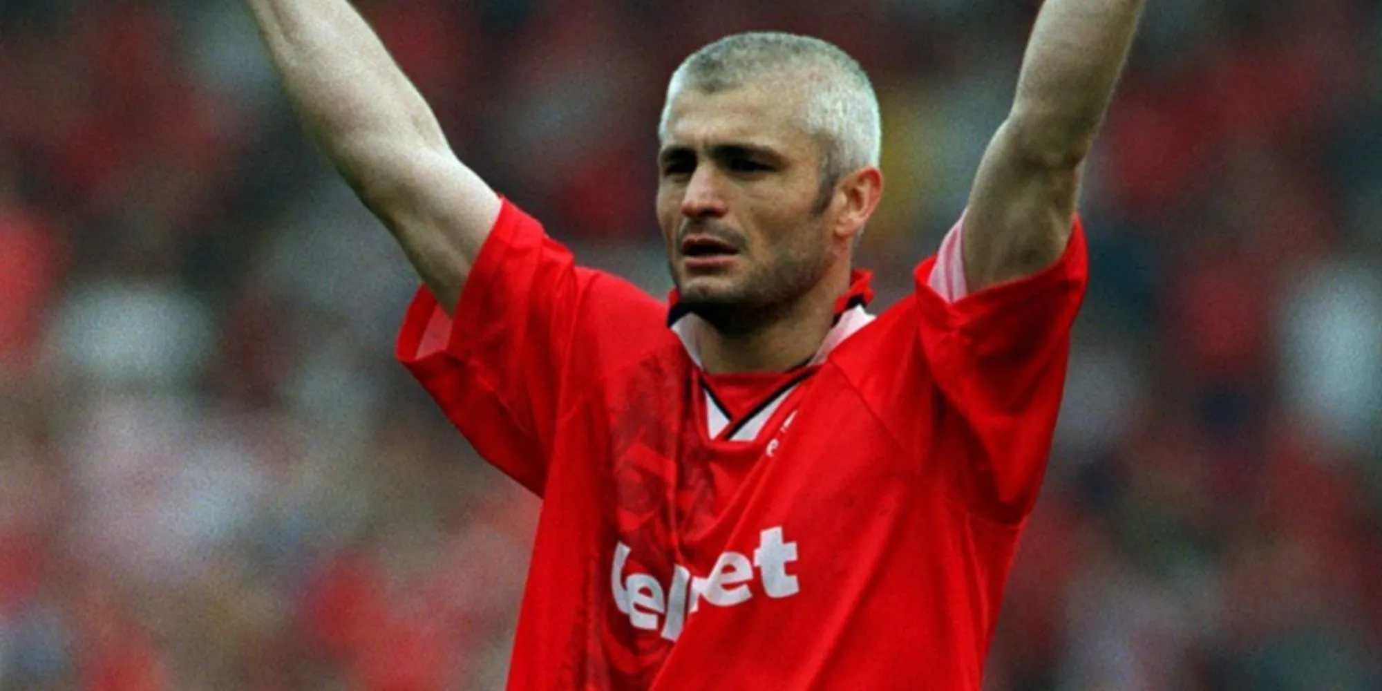 Fabrizio Ravanelli ăn mừng bàn thắng cho Middlesbrough