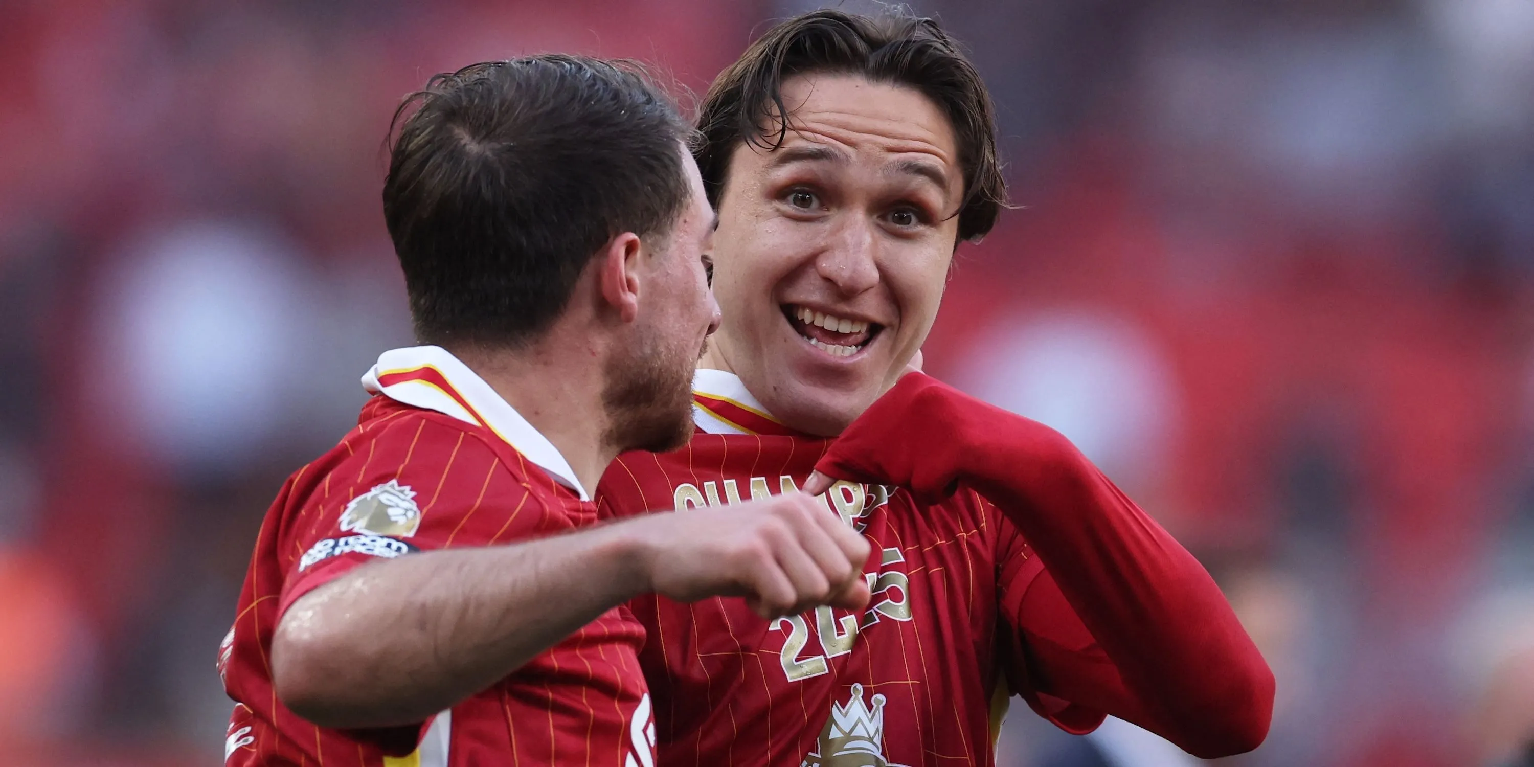 Federico Chiesa và Alexis Mac Allister trong màu áo Liverpool