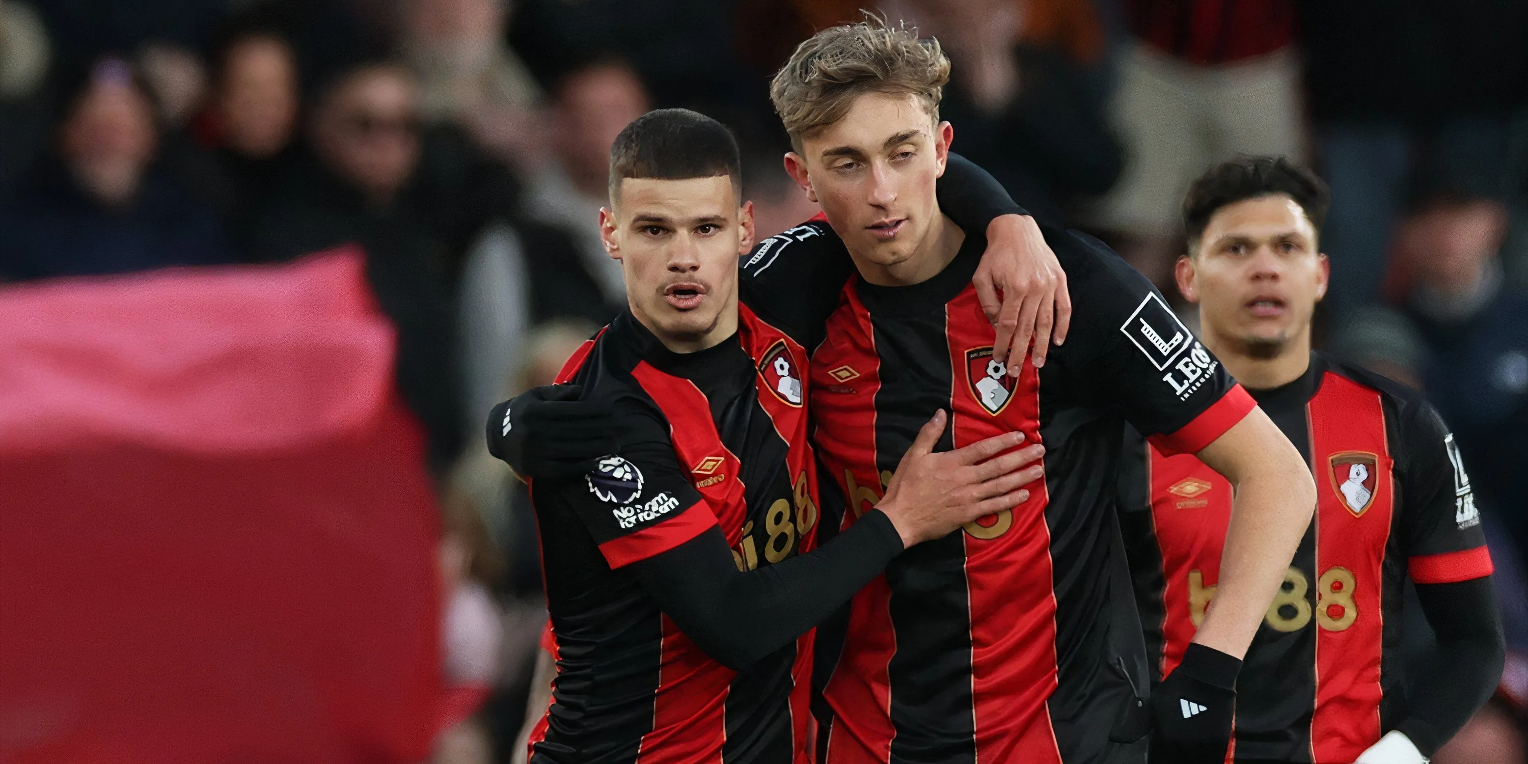 Hai hậu vệ Bournemouth Milos Kerkez và Dean Huijsen