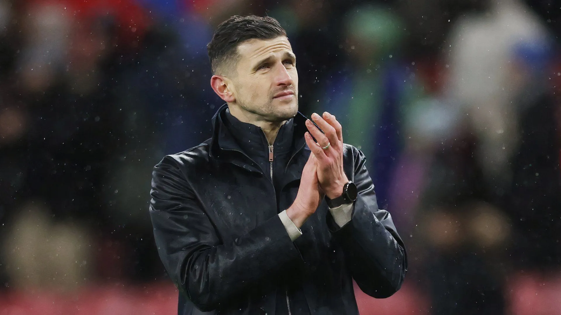 HLV John Mousinho đang tính toán các phương án nhân sự cho Portsmouth