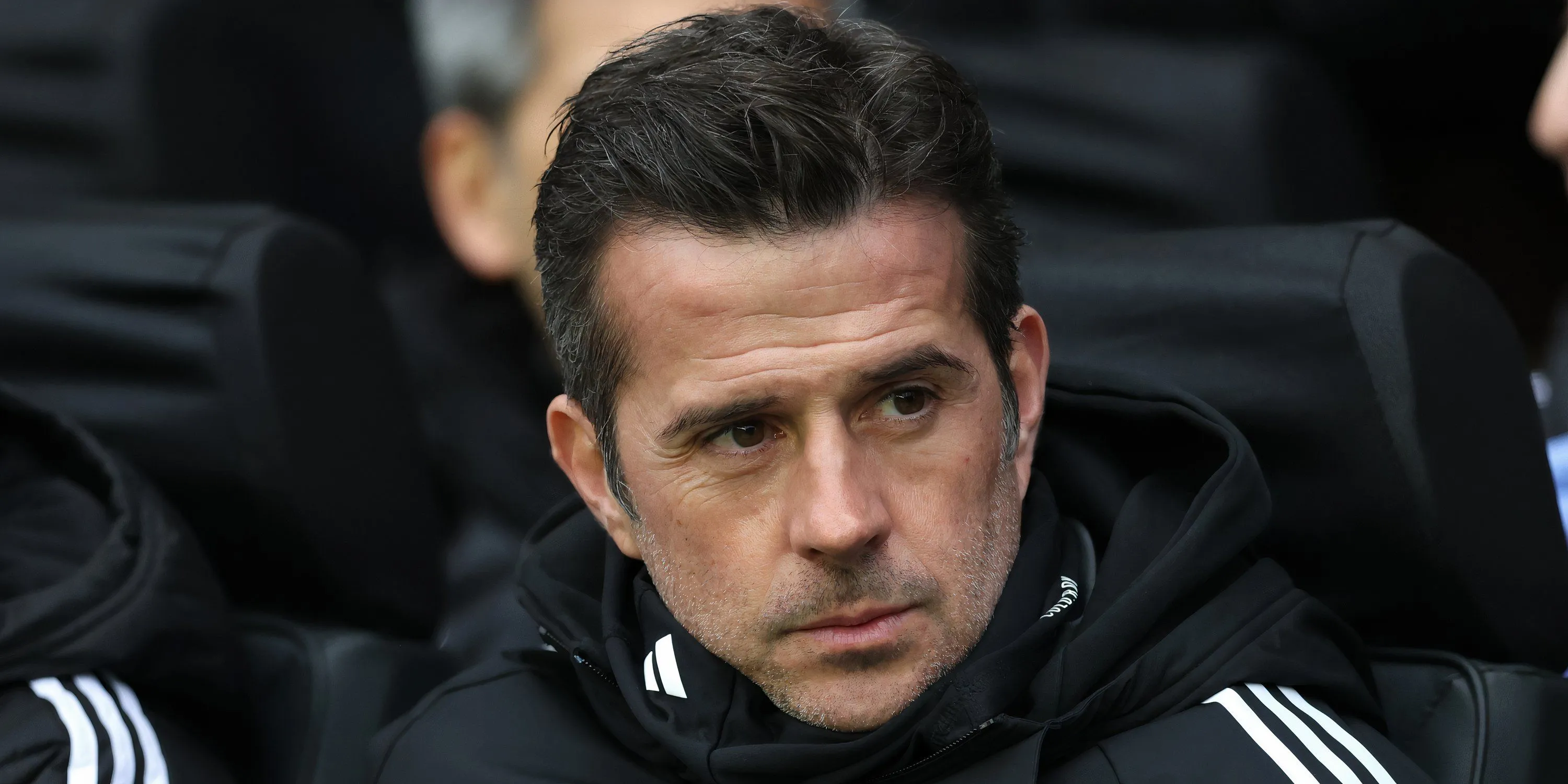 HLV Marco Silva chỉ đạo trên khu vực kỹ thuật của Fulham