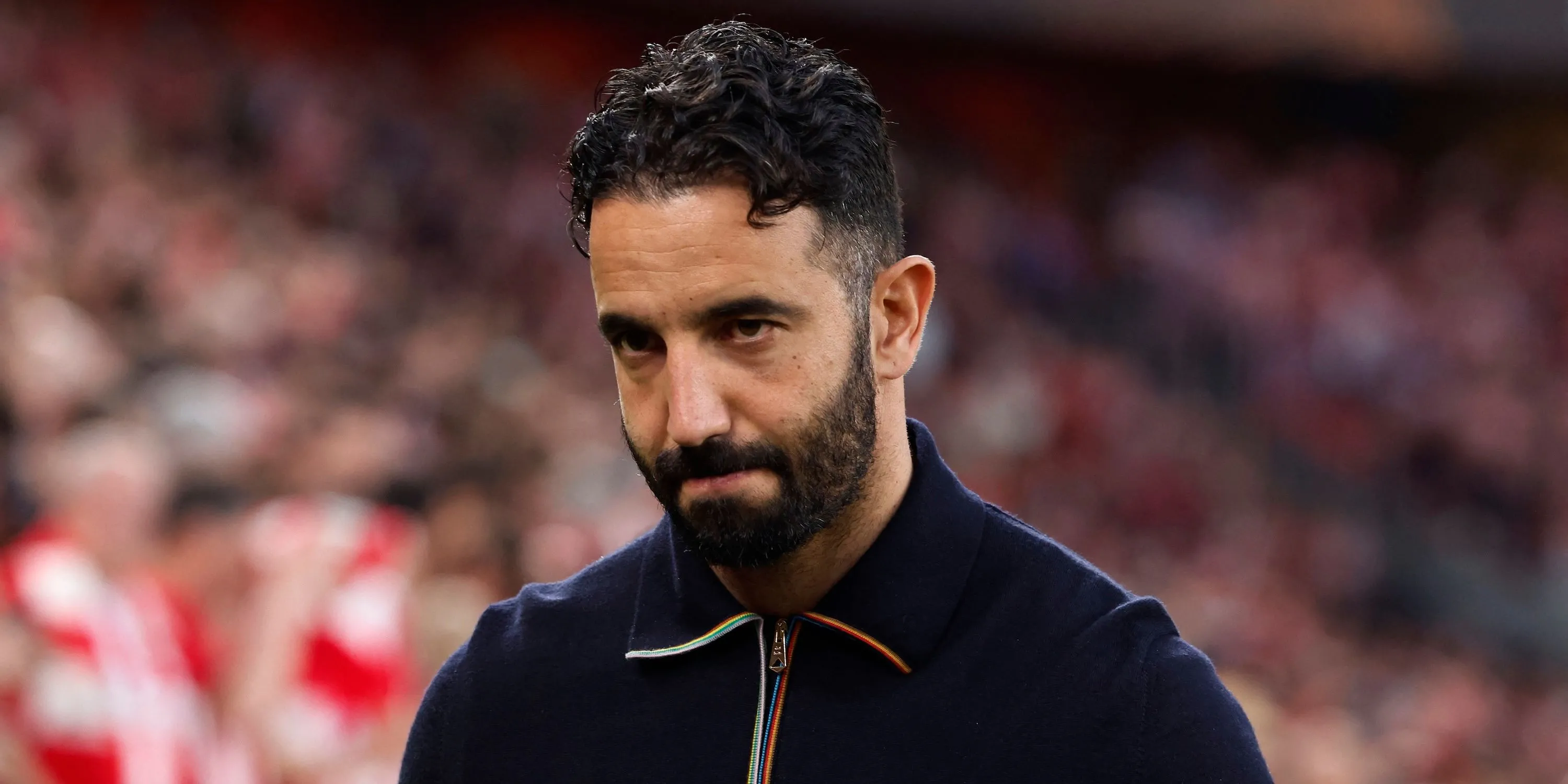 HLV Ruben Amorim của Manchester United tỏ ra không hài lòng bên đường biên