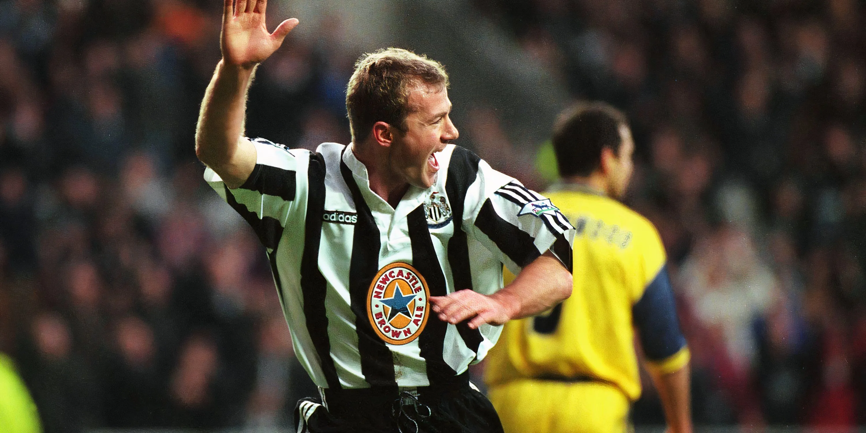 Huyền thoại Alan Shearer trong màu áo Newcastle United