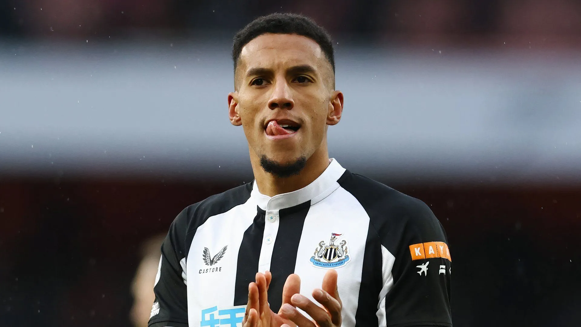Isaac Hayden trong màu áo Portsmouth mùa giải vừa qua