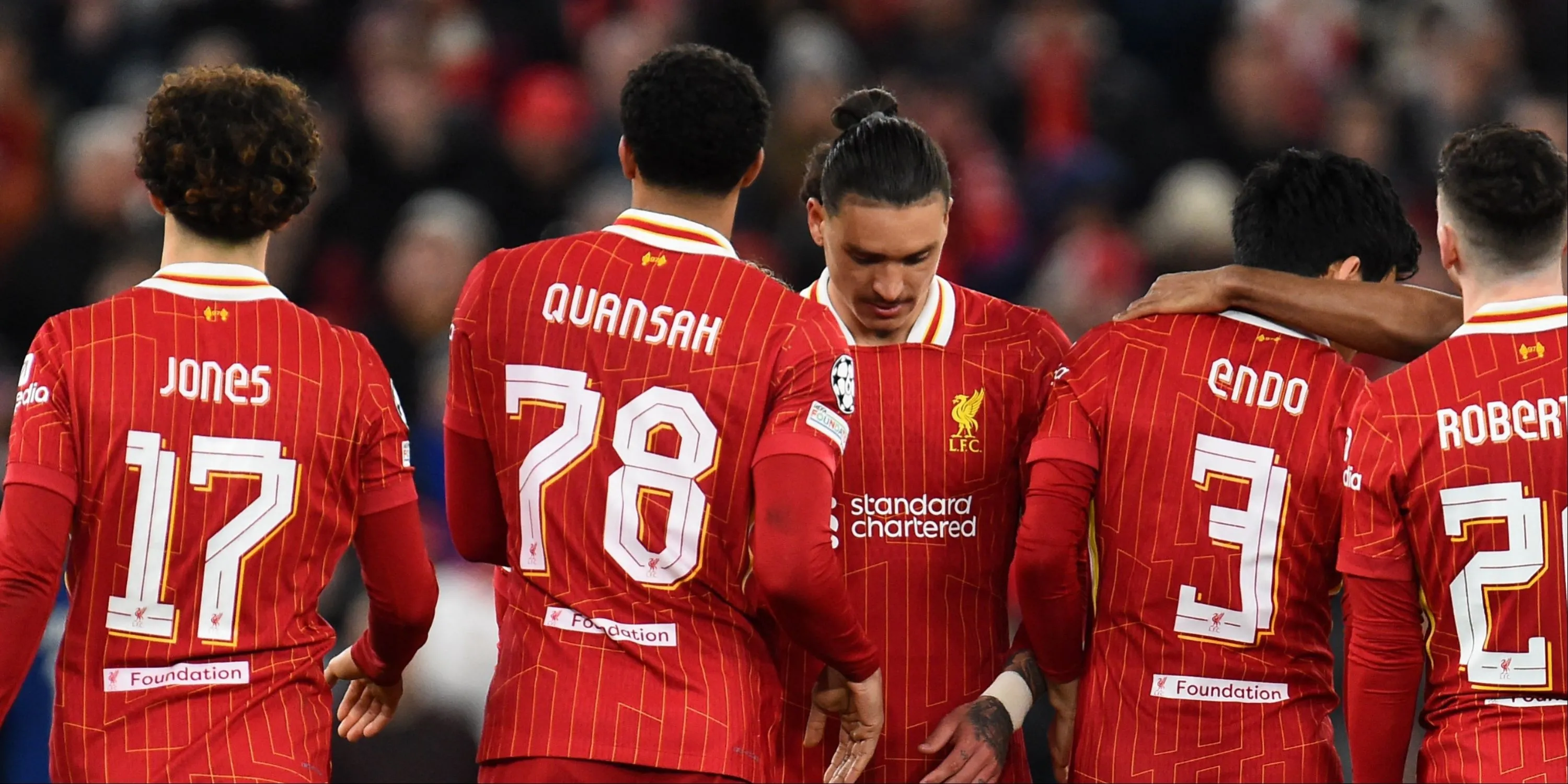 Jarell Quansah (thứ hai từ trái) trong một trận đấu của Liverpool