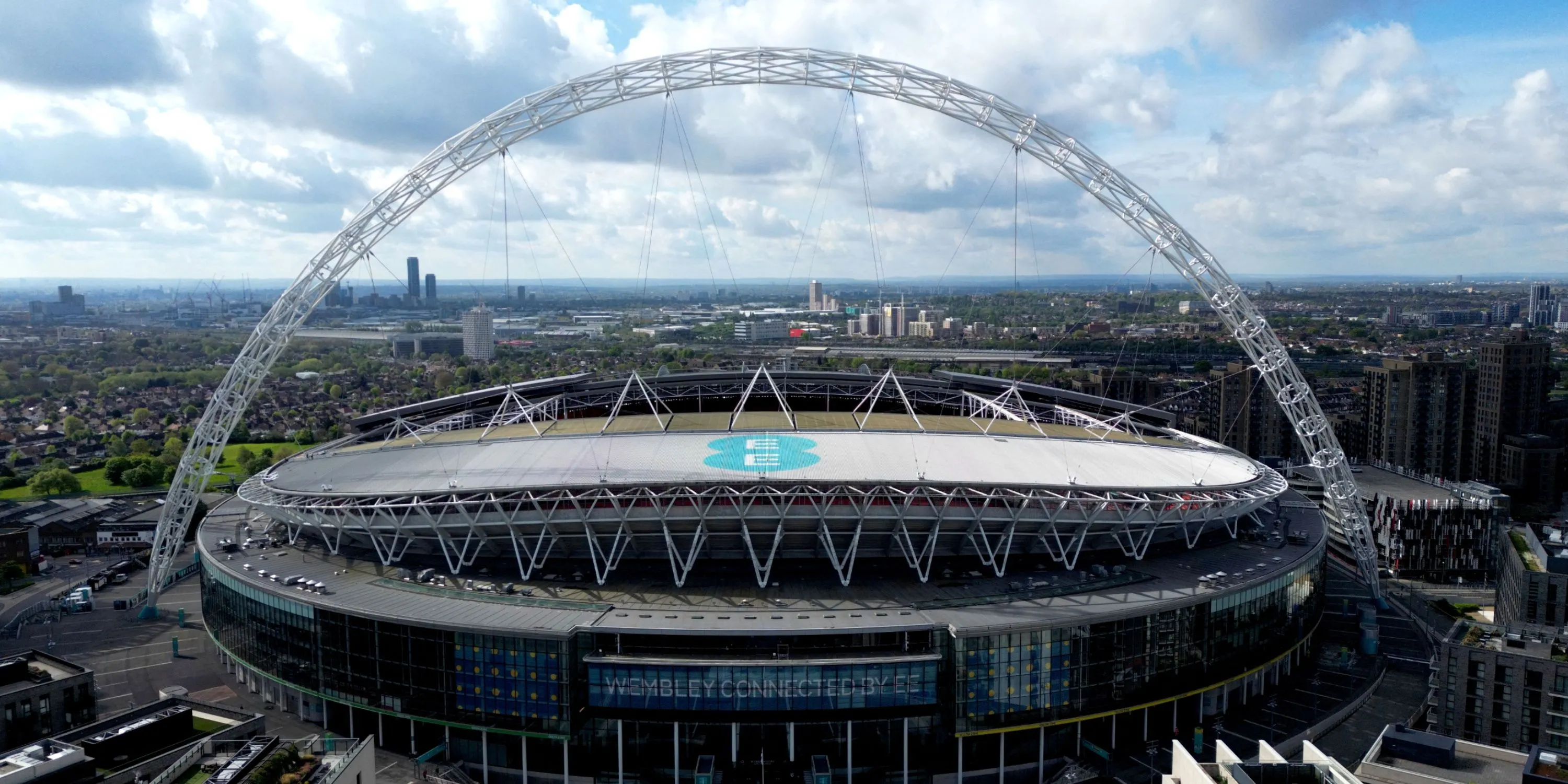 Sân vận động Wembley mang tính biểu tượng của bóng đá Anh