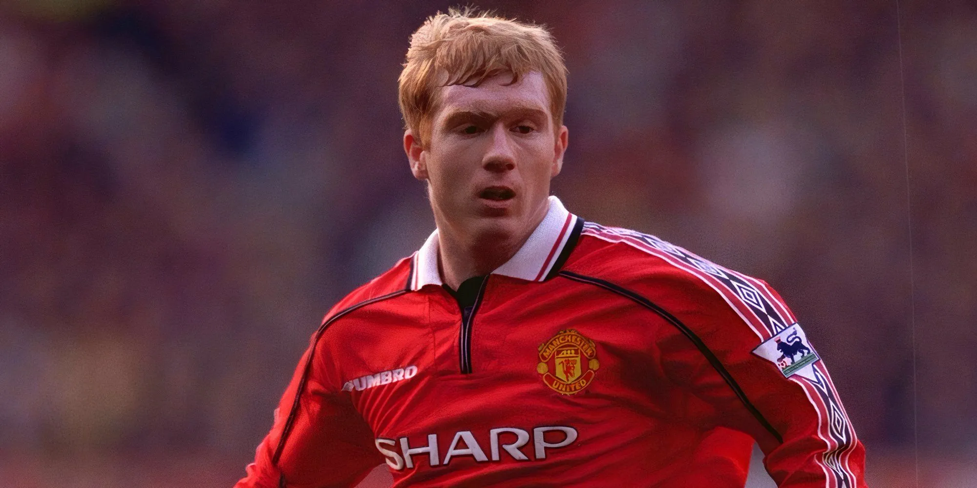 Tiền vệ Paul Scholes của Manchester United trong một pha xử lý bóng kỹ thuật trên sân
