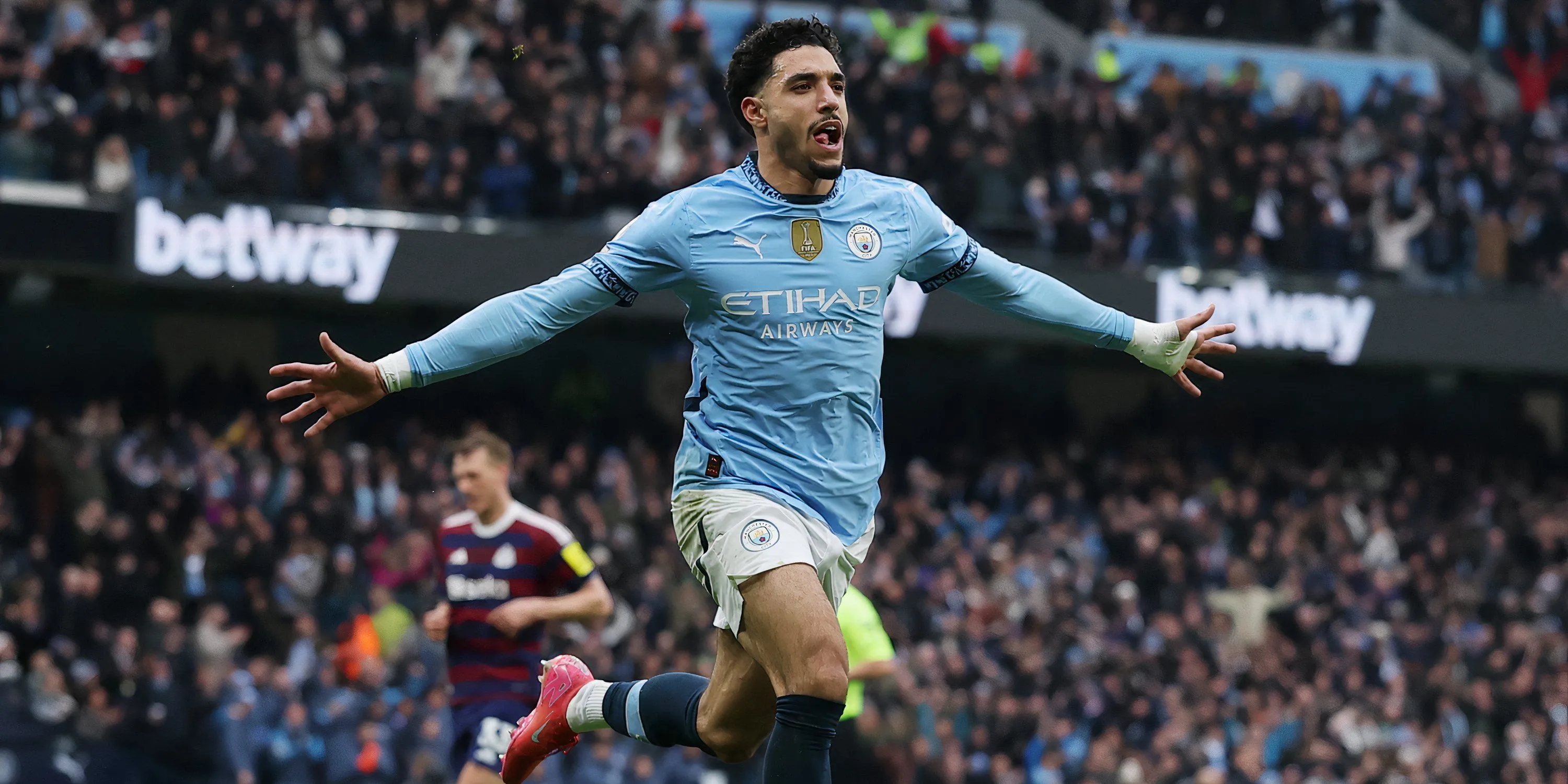 Toàn cảnh sân vận động Etihad của Manchester City dưới ánh đèn đêm