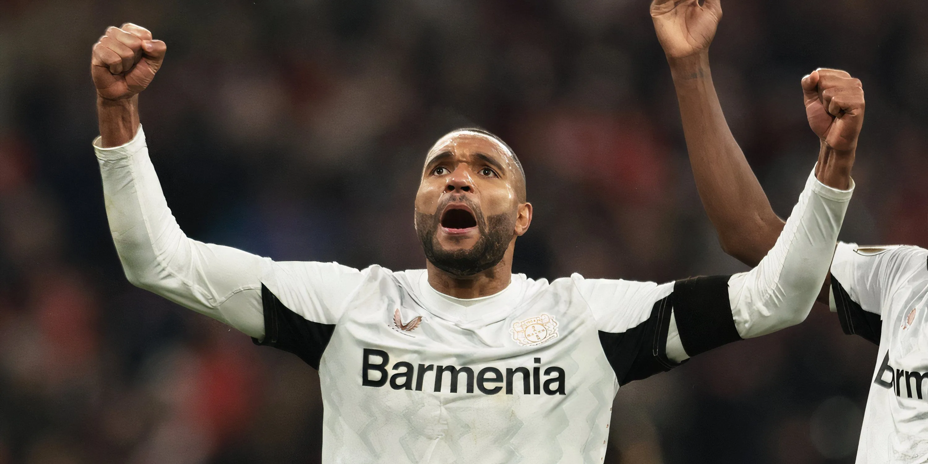Trung vệ Jonathan Tah ăn mừng bàn thắng trong màu áo Bayer Leverkusen tại cúp quốc gia Đức DFB Pokal