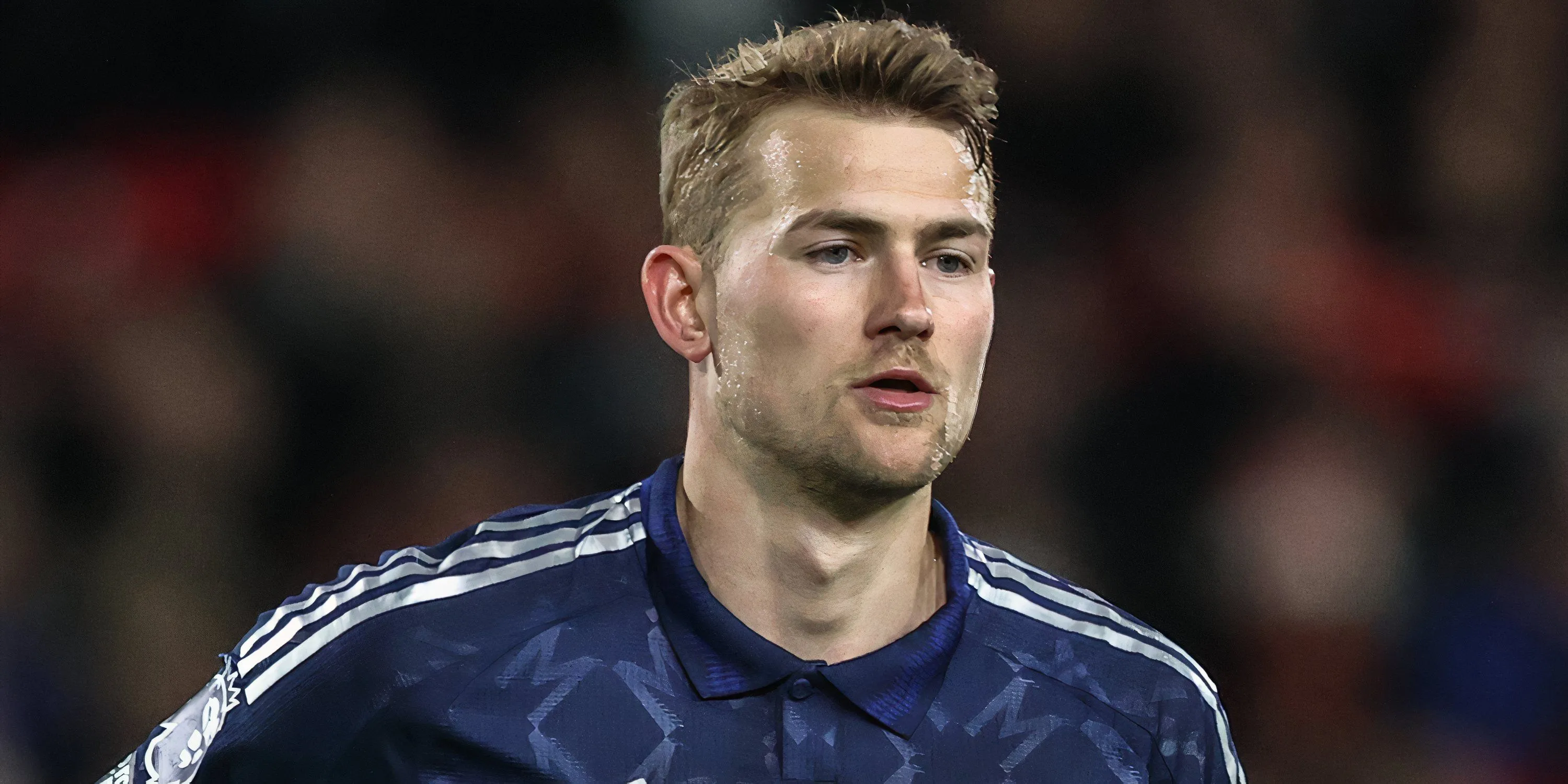 Trung vệ Matthijs de Ligt gặp chấn thương khi thi đấu cho Man Utd