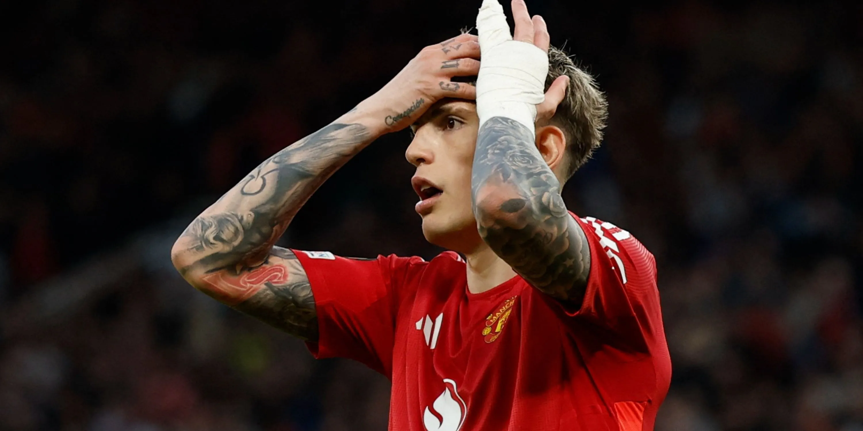 Alejandro Garnacho của Manchester United thể hiện sự thất vọng sau một cơ hội bị bỏ lỡ