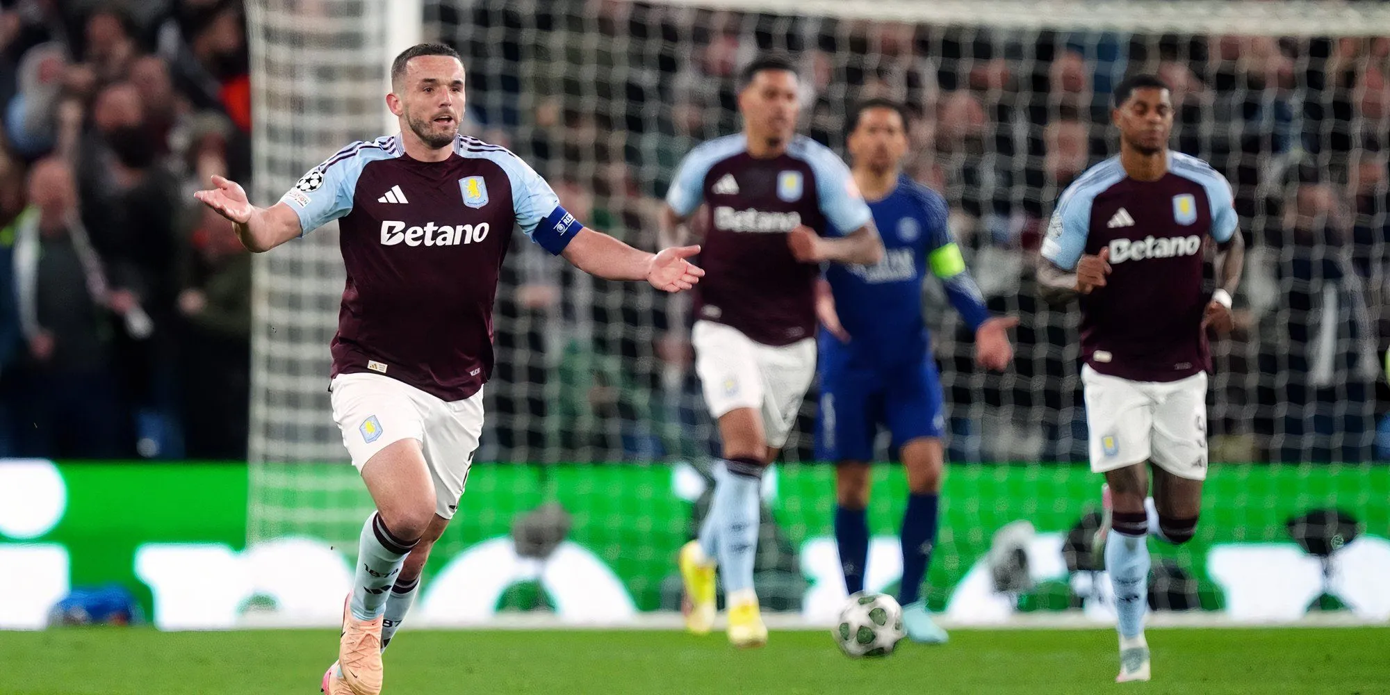 Các cầu thủ Aston Villa thi đấu tại Champions League
