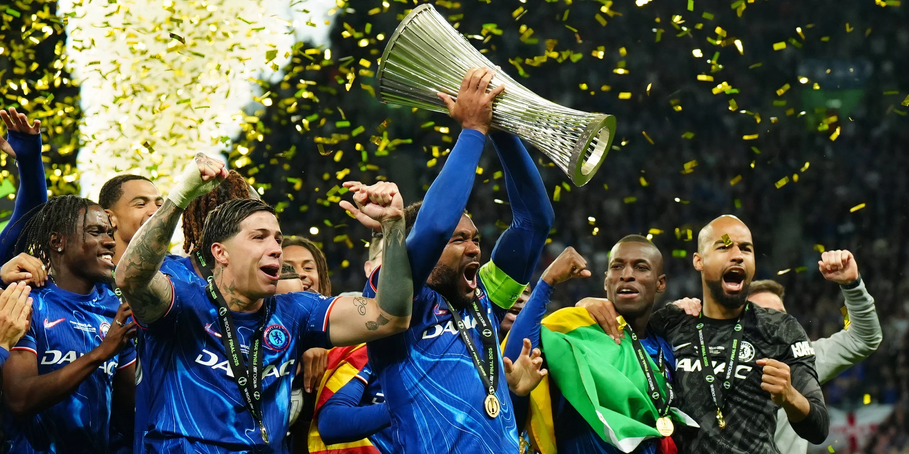 Cầu thủ Chelsea ăn mừng chức vô địch Europa Conference League