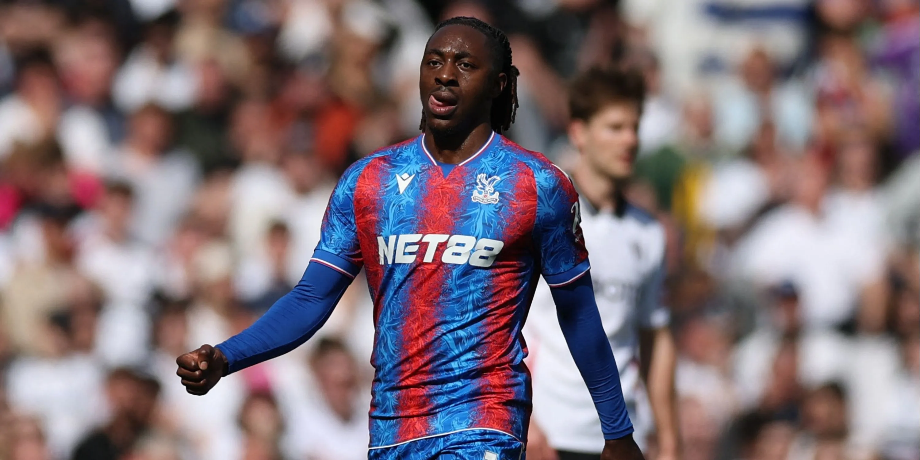 Cầu thủ Eberechi Eze của Crystal Palace thi đấu