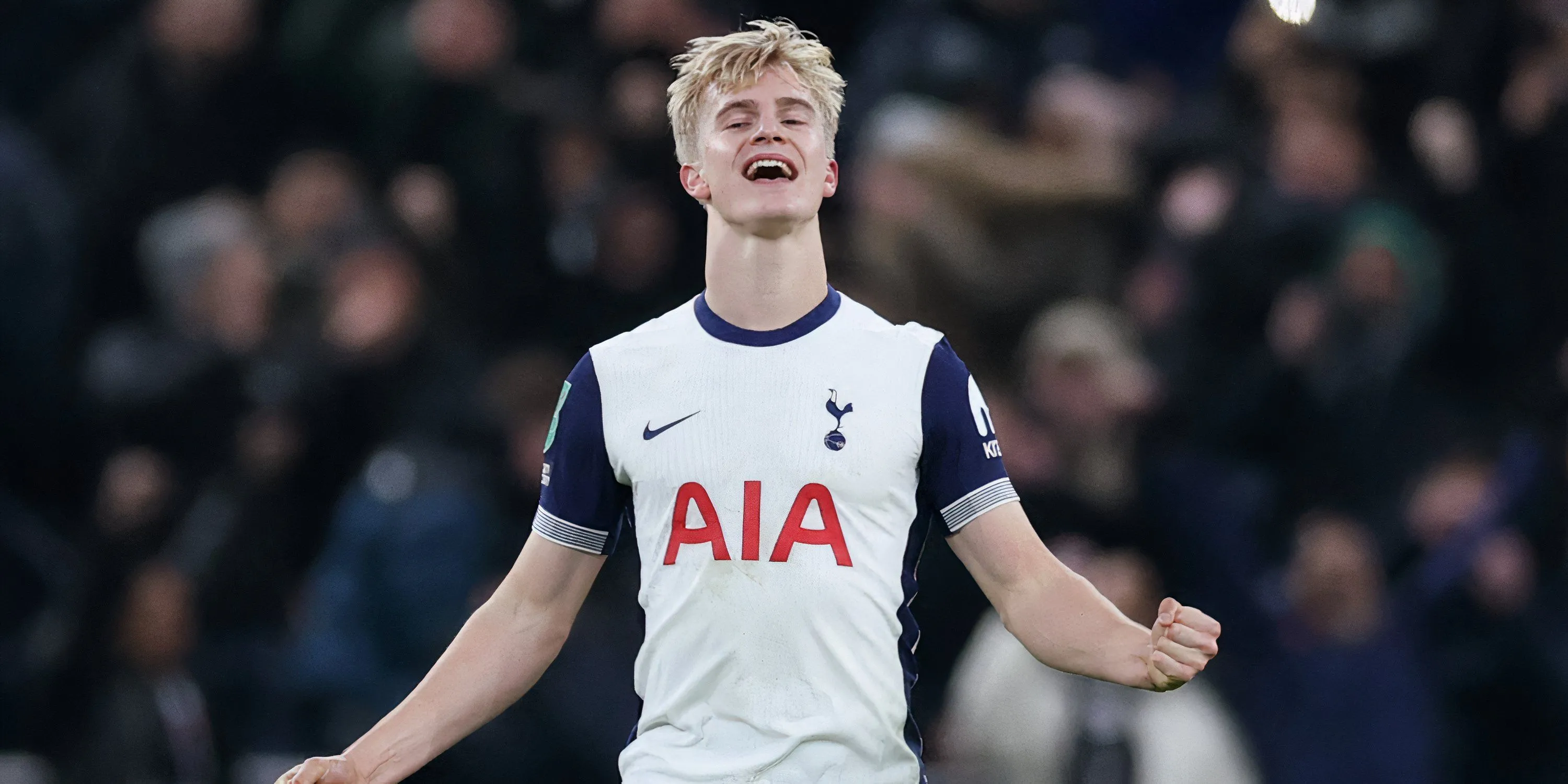 Cầu thủ trẻ Lucas Bergvall trong màu áo Spurs