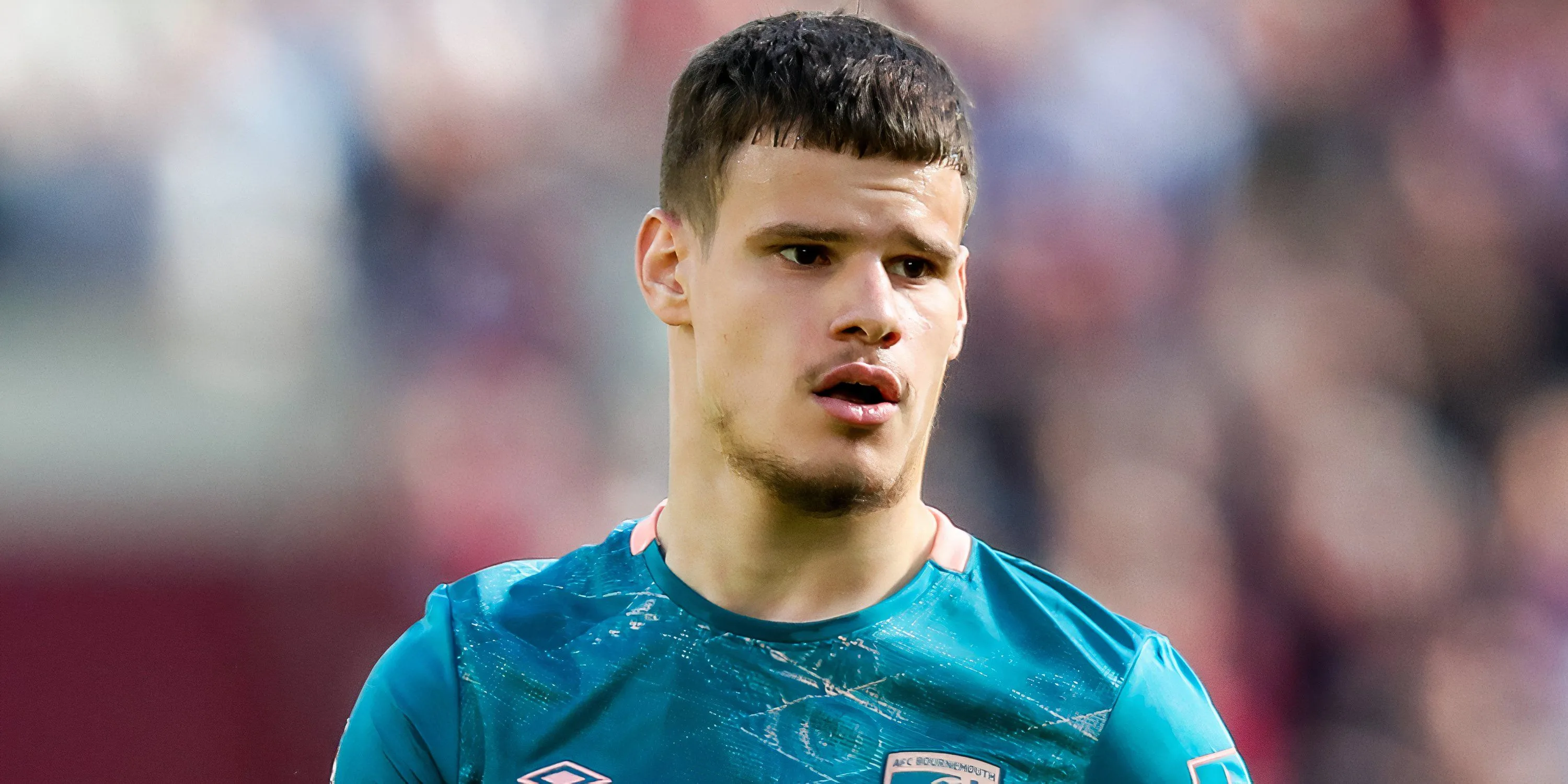 Hậu vệ Milos Kerkez trong màu áo Bournemouth, mục tiêu chuyển nhượng của Liverpool