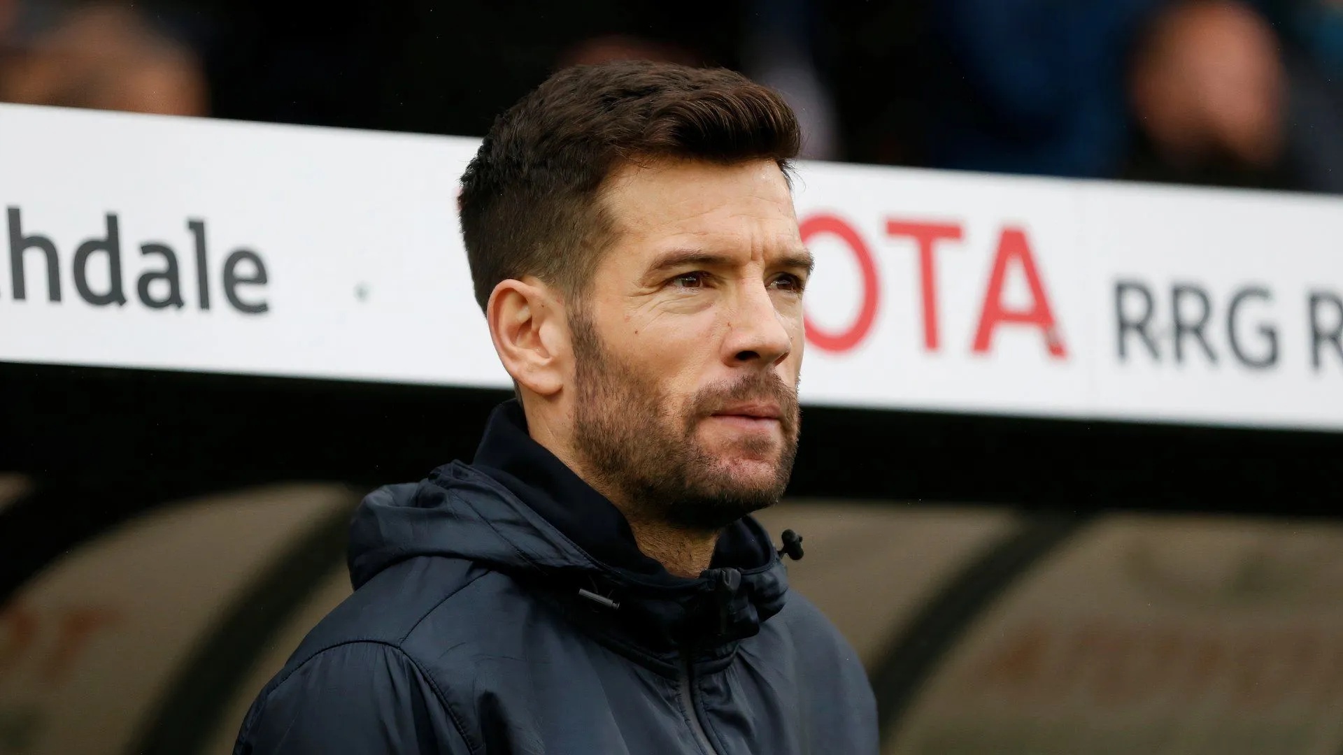 HLV Brian Barry-Murphy tại buổi họp báo Cardiff City
