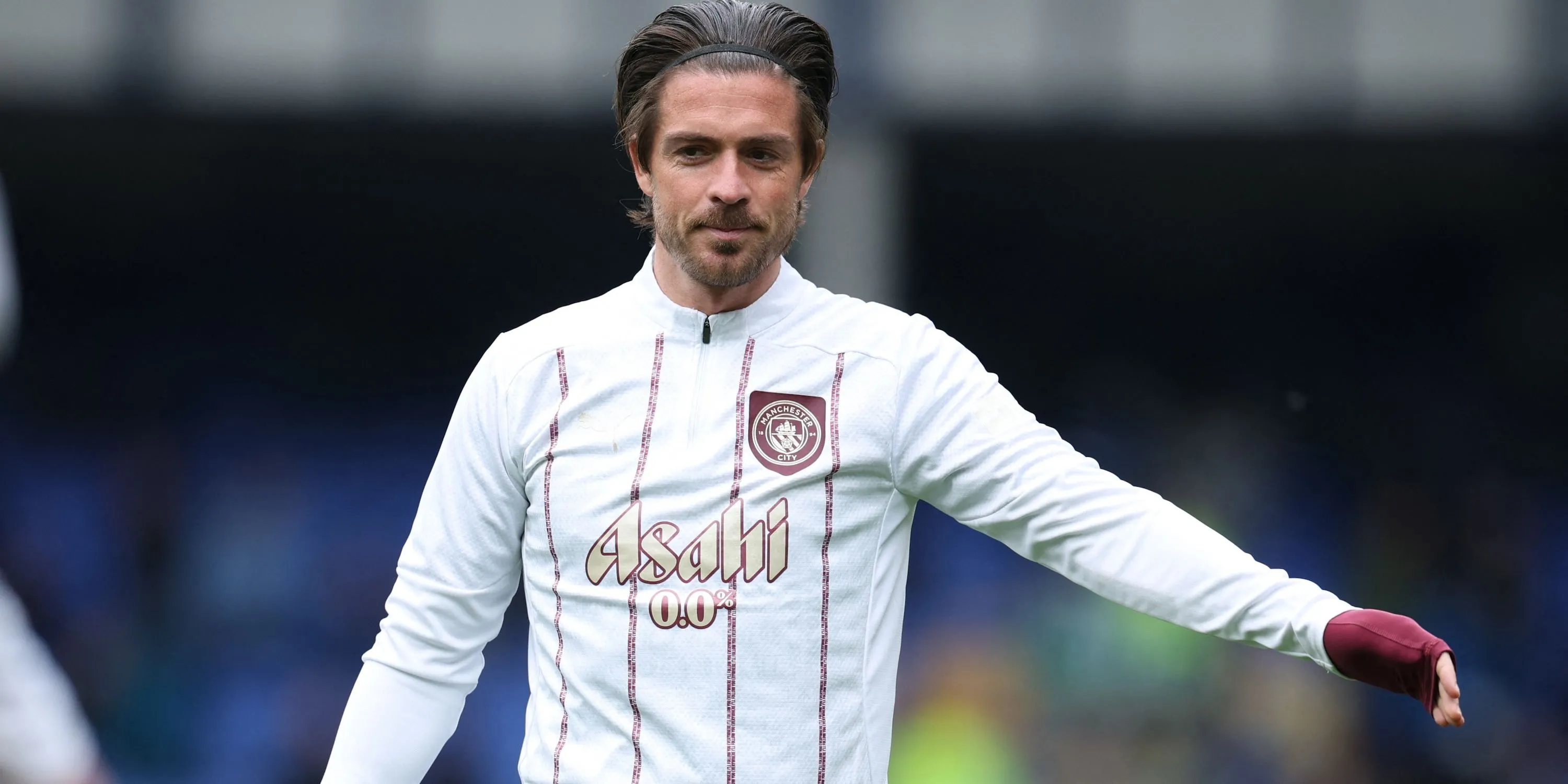 Jack Grealish của Manchester City trong buổi khởi động