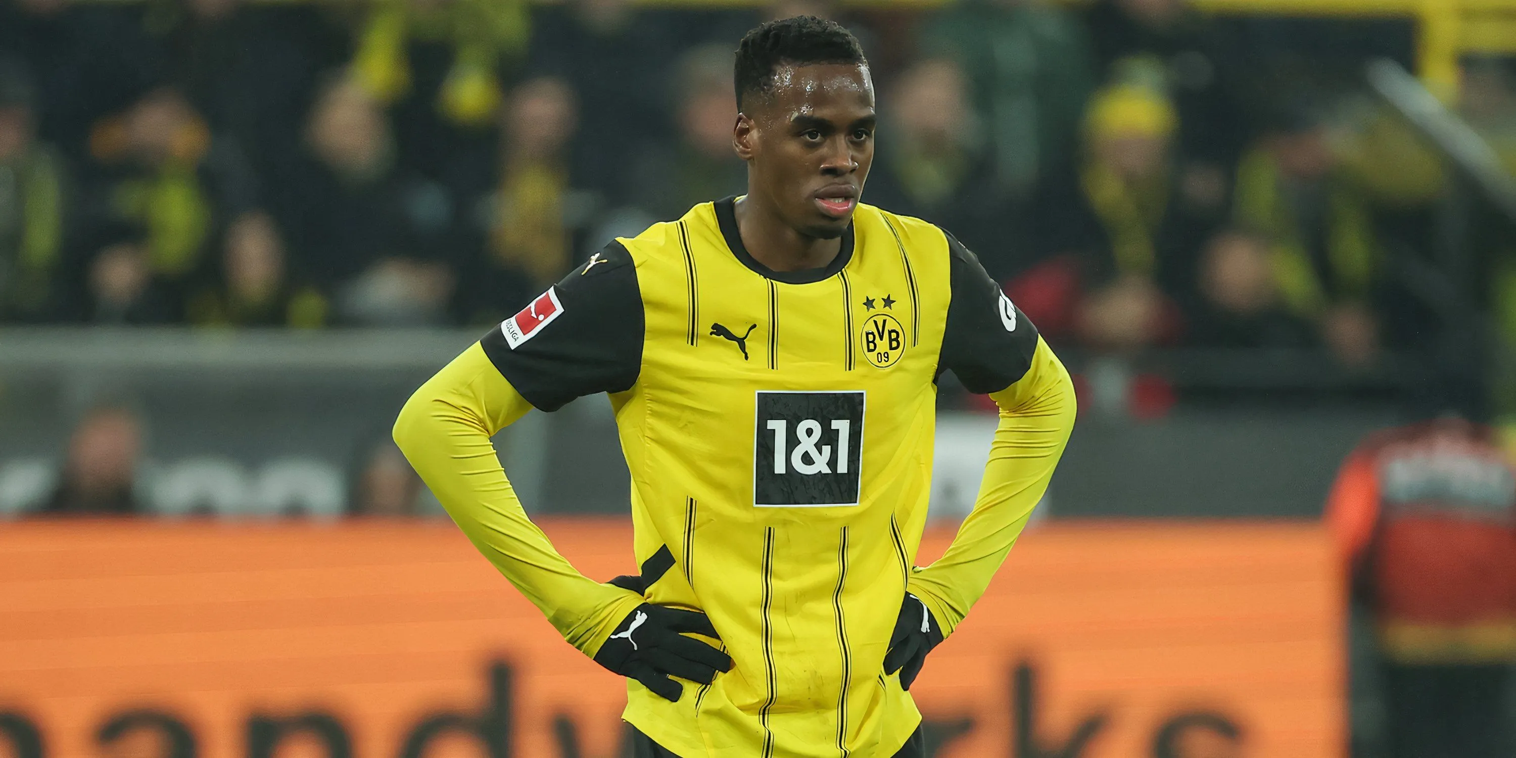 Jamie Bynoe-Gittens trong màu áo Borussia Dortmund thi đấu tại Bundesliga