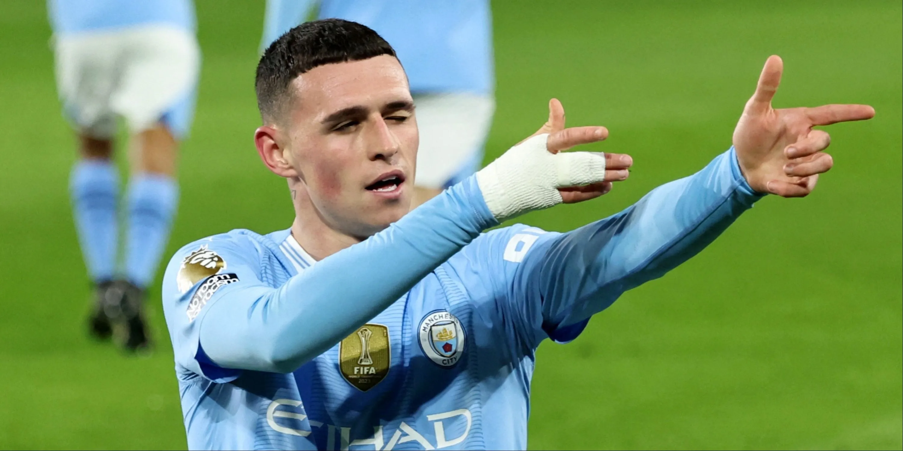 Phil Foden ăn mừng bàn thắng cho Manchester City tại Premier League