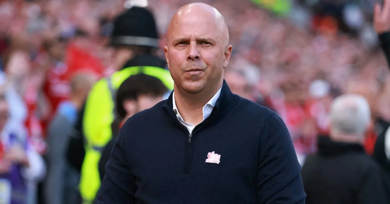 Tân huấn luyện viên Arne Slot của Liverpool trên sân tập