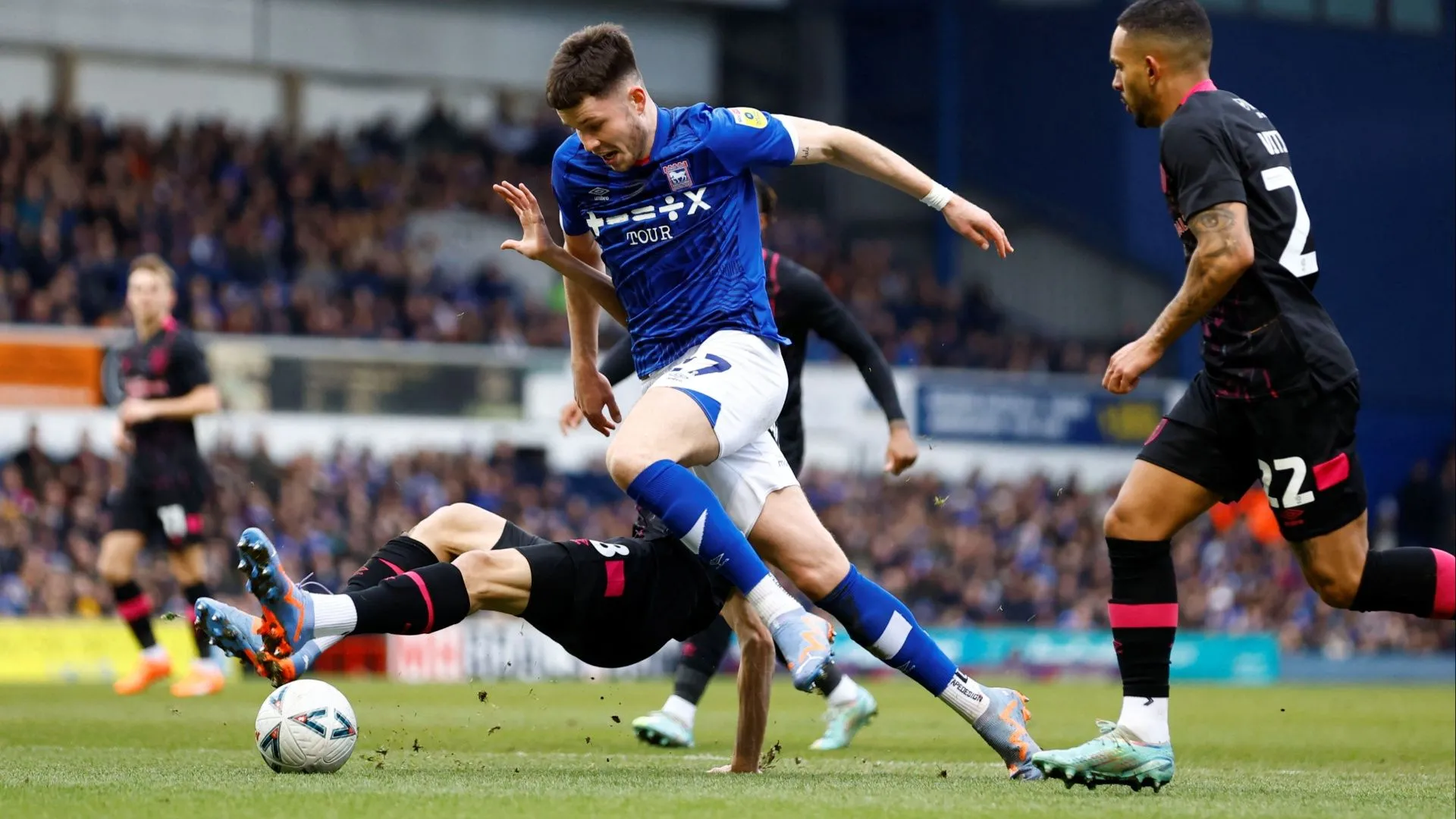 Tiền đạo George Hirst của Ipswich Town
