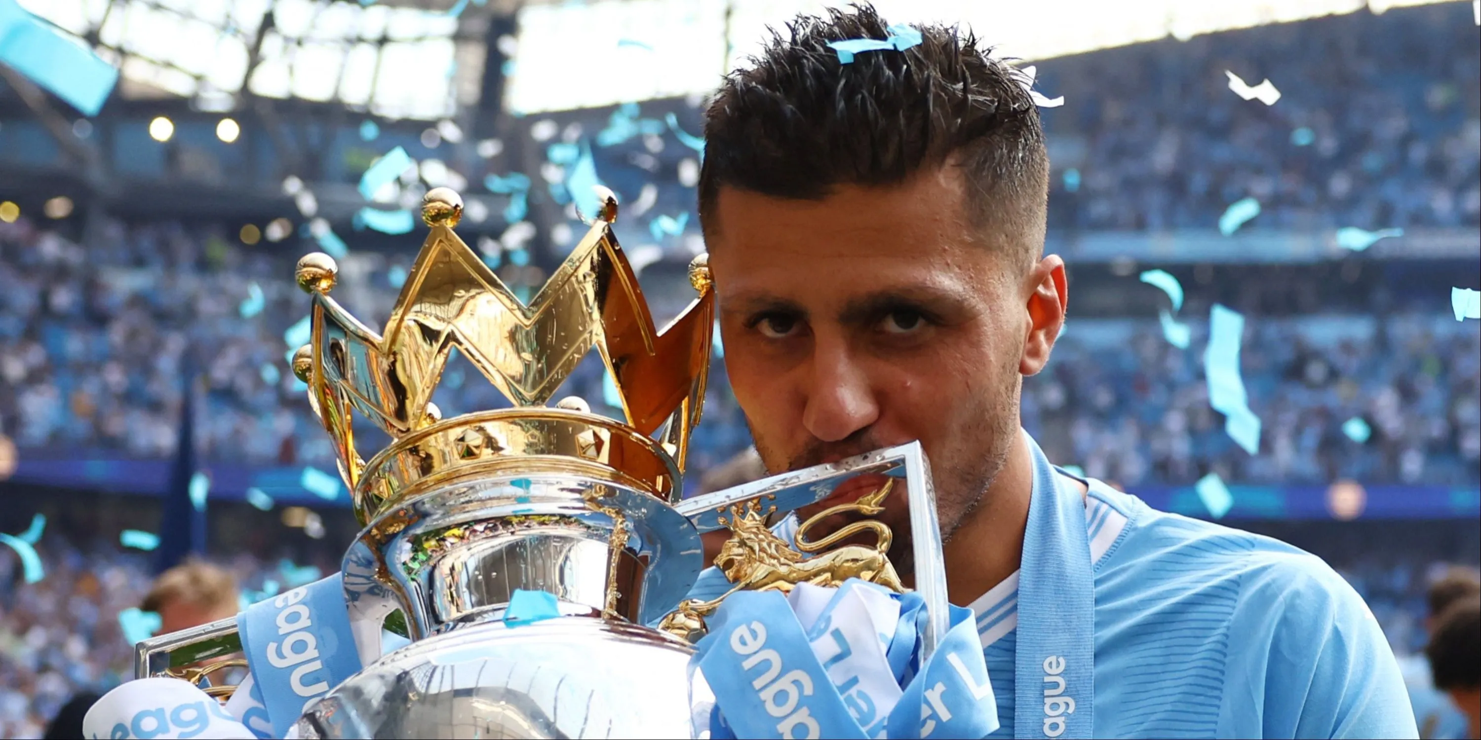 Tiền vệ Rodri của Manchester City ăn mừng chức vô địch Ngoại hạng Anh