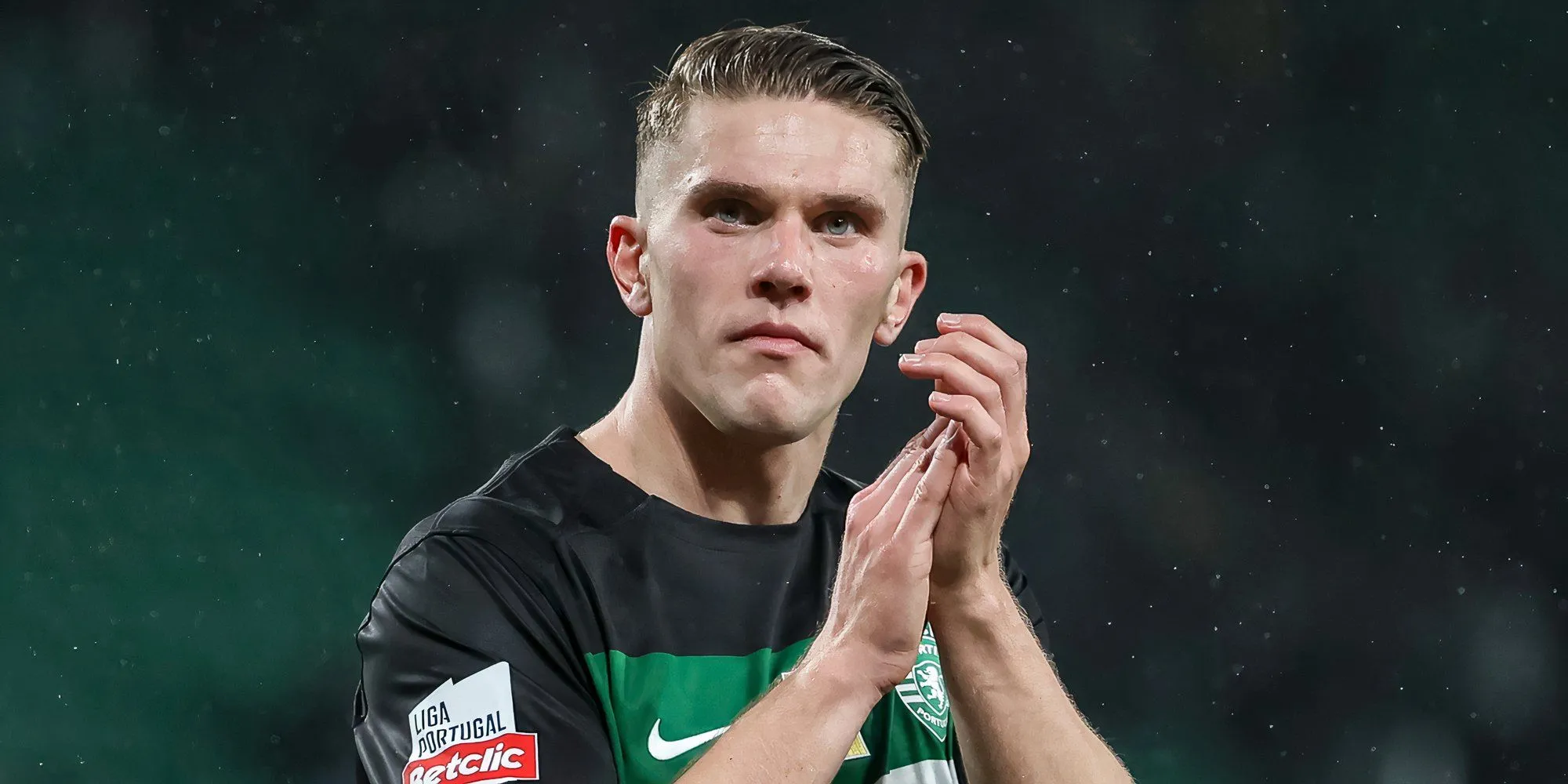 Viktor Gyokeres ăn mừng bàn thắng trong màu áo Sporting CP, tiền đạo được Arsenal và Man Utd quan tâm trên thị trường chuyển nhượng.