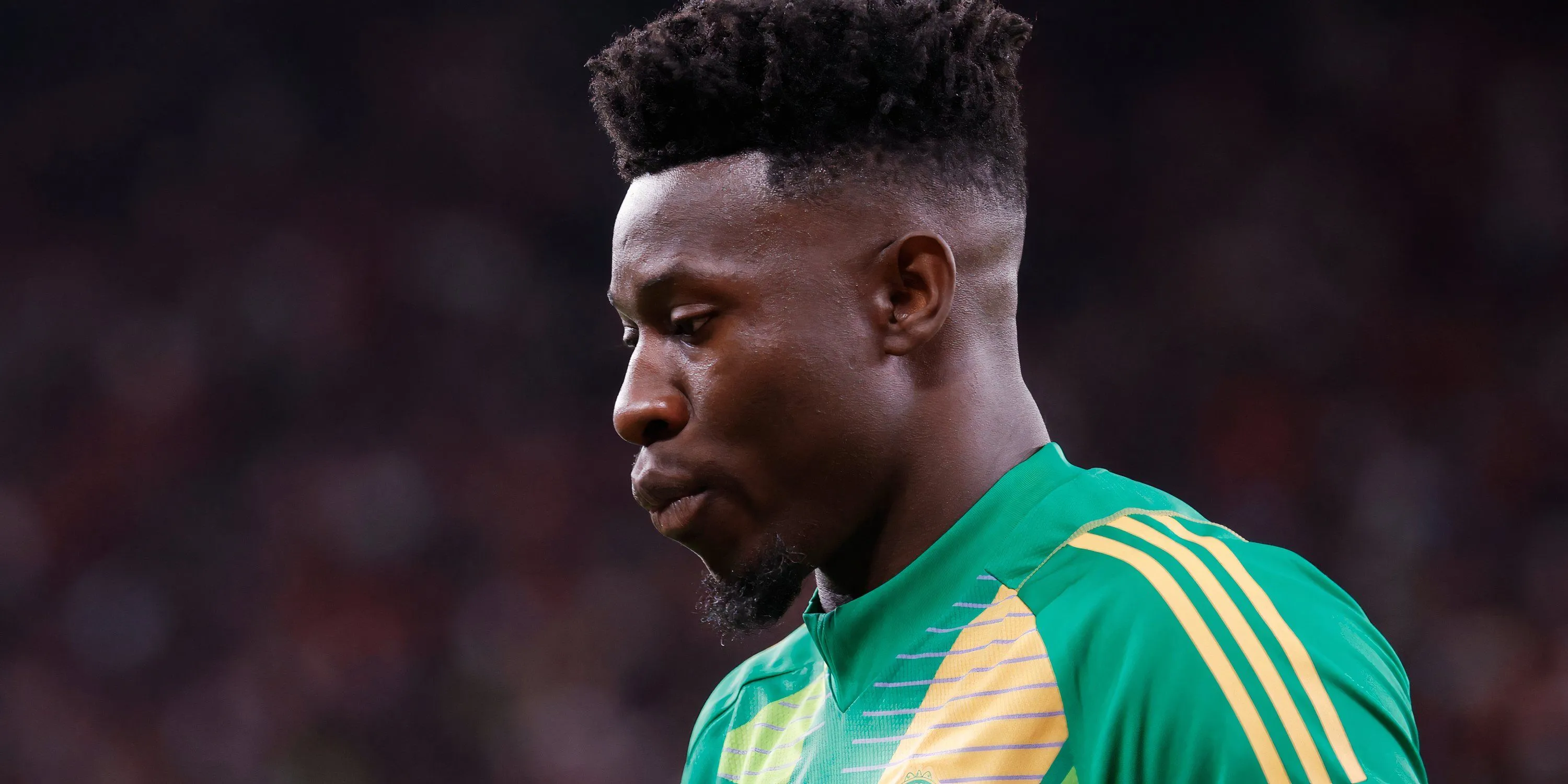 Andre Onana, thủ môn của Manchester United, đối mặt với áp lực lớn sau những sai lầm