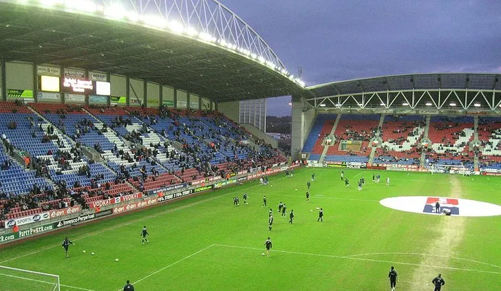 Biển hiệu tên cũ JJB Stadium bên ngoài sân vận động của Wigan Athletic