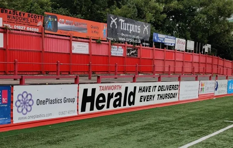 Các bậc khán đài đứng tại The Lamb Ground Tamworth
