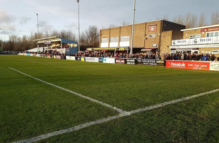 Các khán đài đặc trưng của Mariners Park, sân nhà South Shields